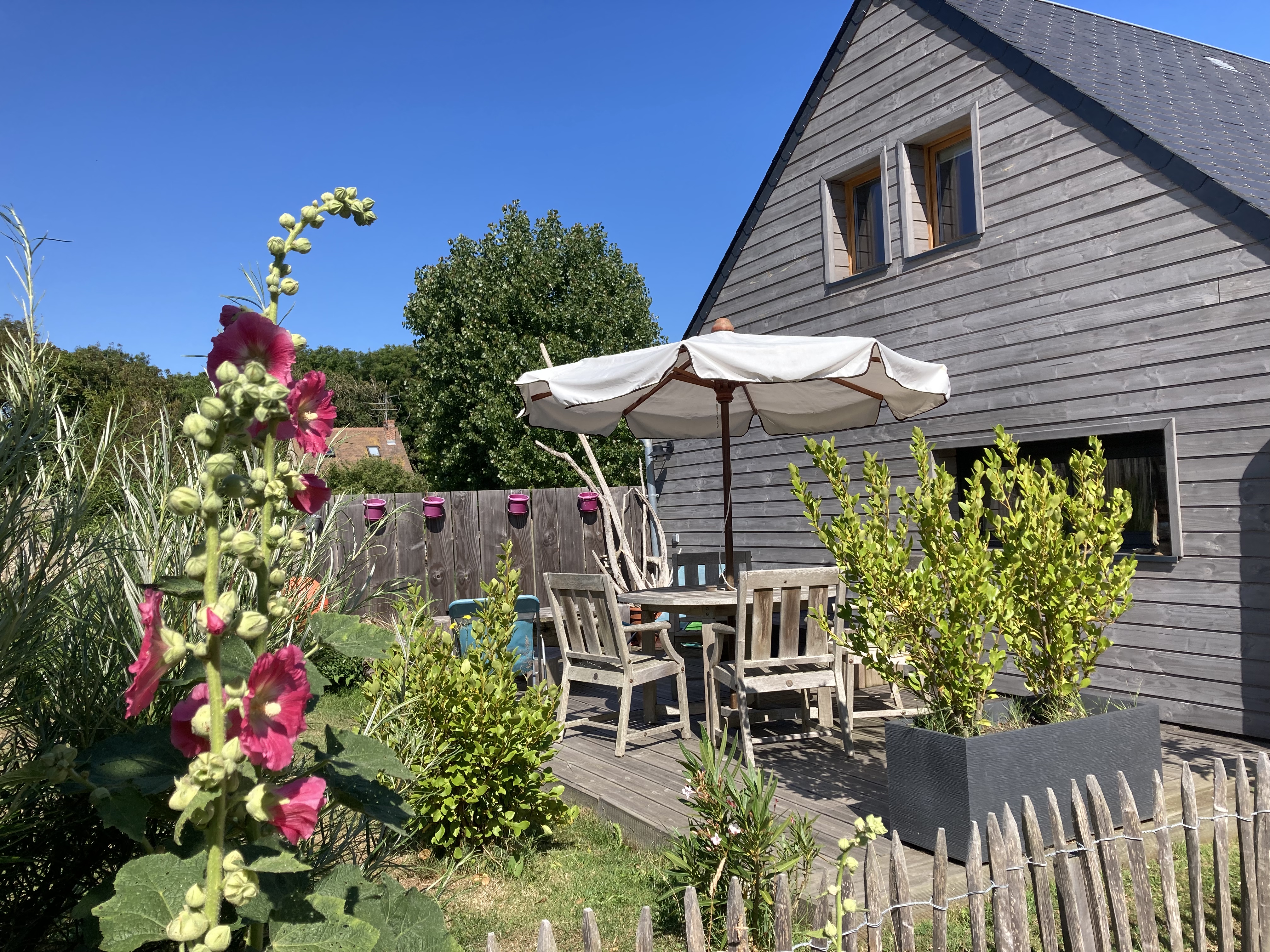 YOUR QUIET AND COZY CHALET 200M FROM THE BEACH