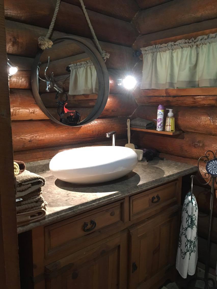 BetChaWanaStay Deer Cabin Guesthouses for Rent in Batchawana Bay