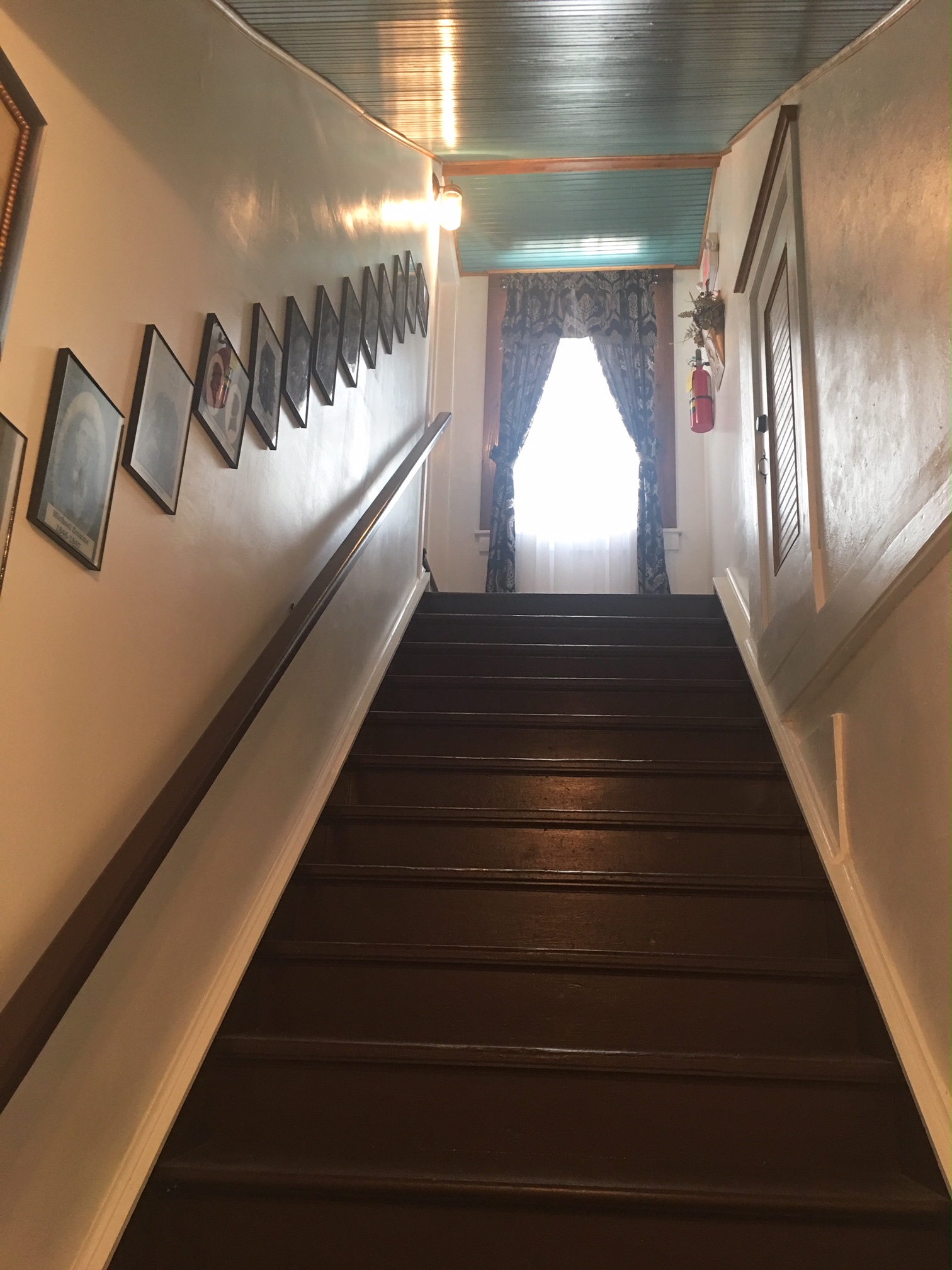 The Historic 1840 "Haunted" Magnolia Hotel BnB Apartments for Rent in