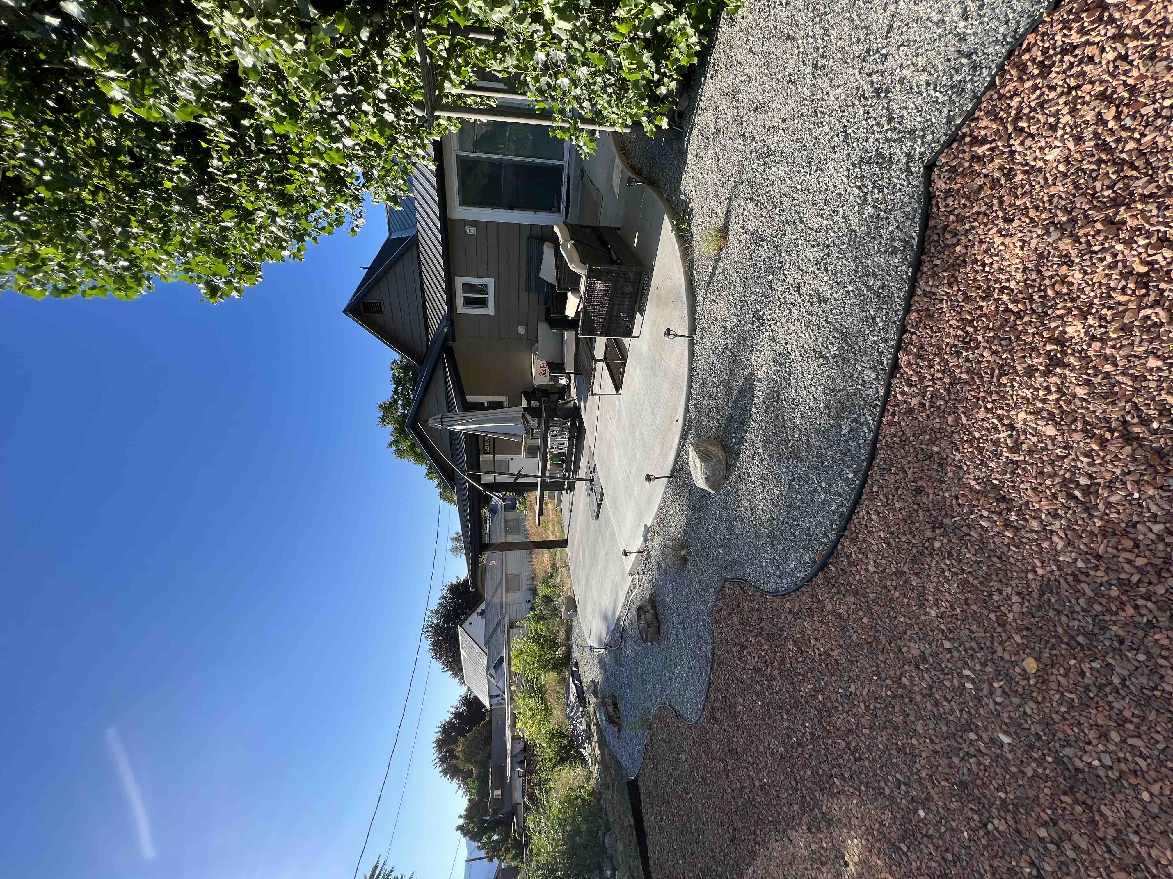 Cozy 2 bedroom home .5 miles from the lake