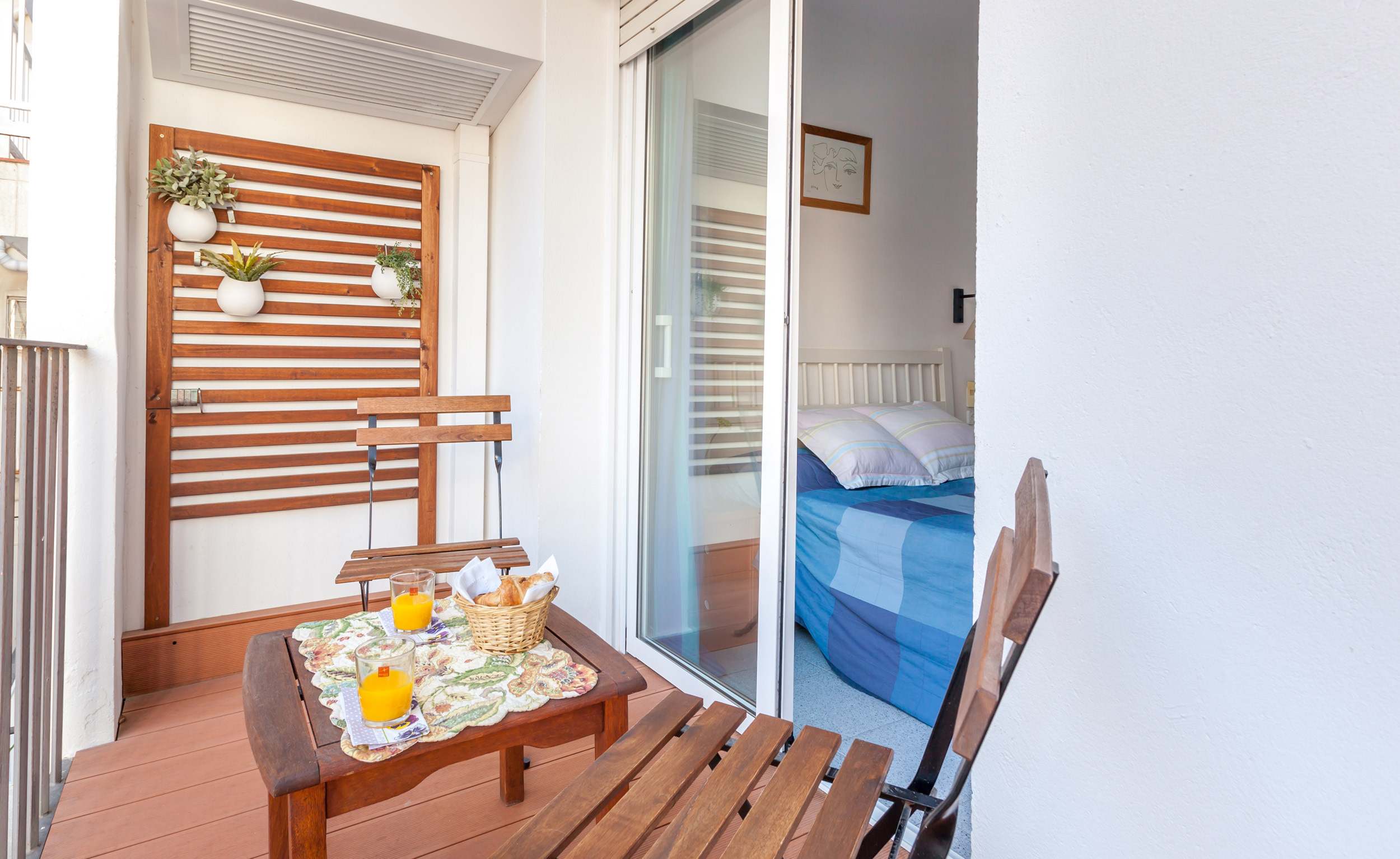 CAROL: 1 MINUTE TO THE BEACH. CENTERED. WIFI