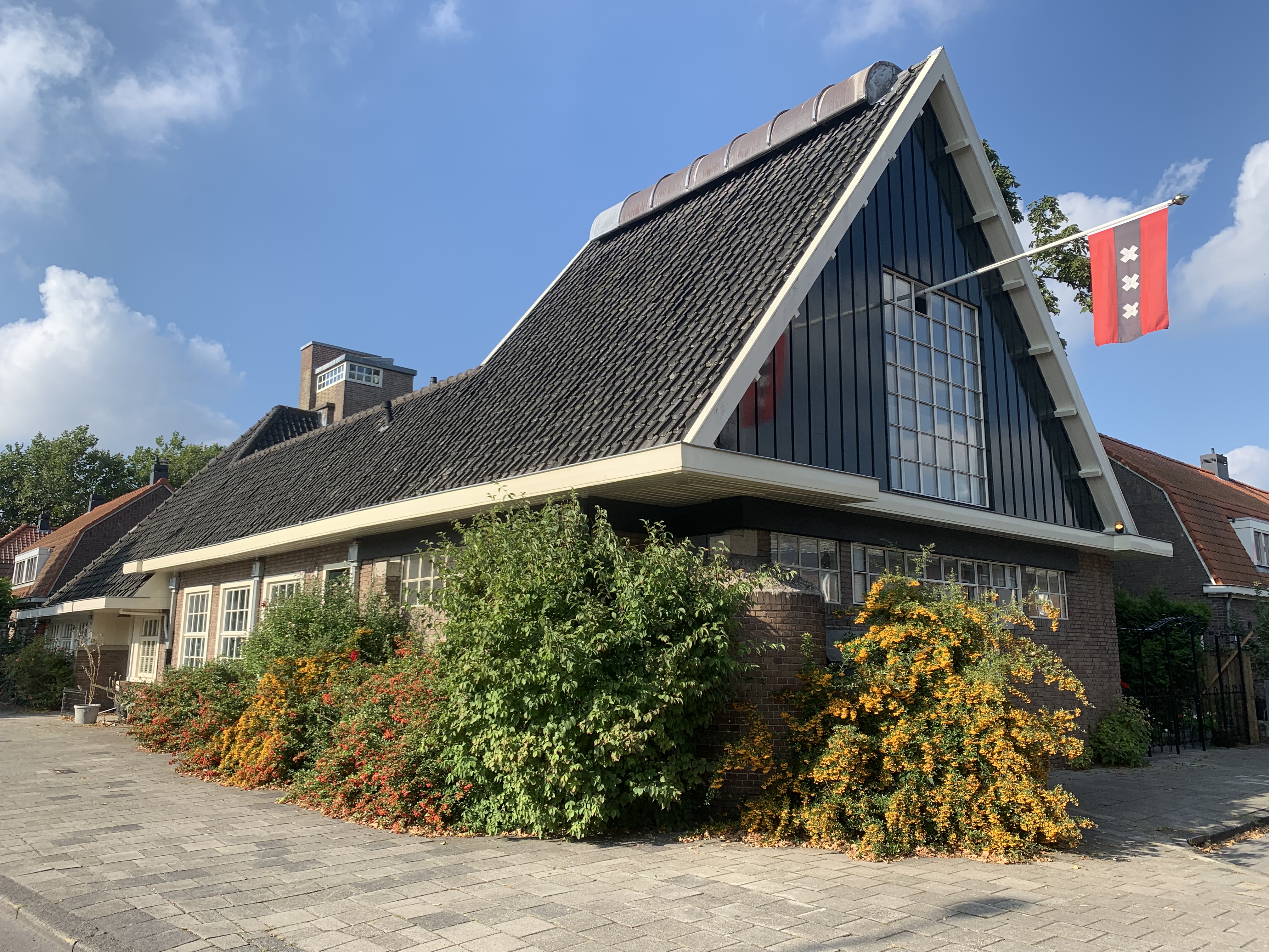 Private entrance and bathroom, FREE parking! — Amsterdam stay