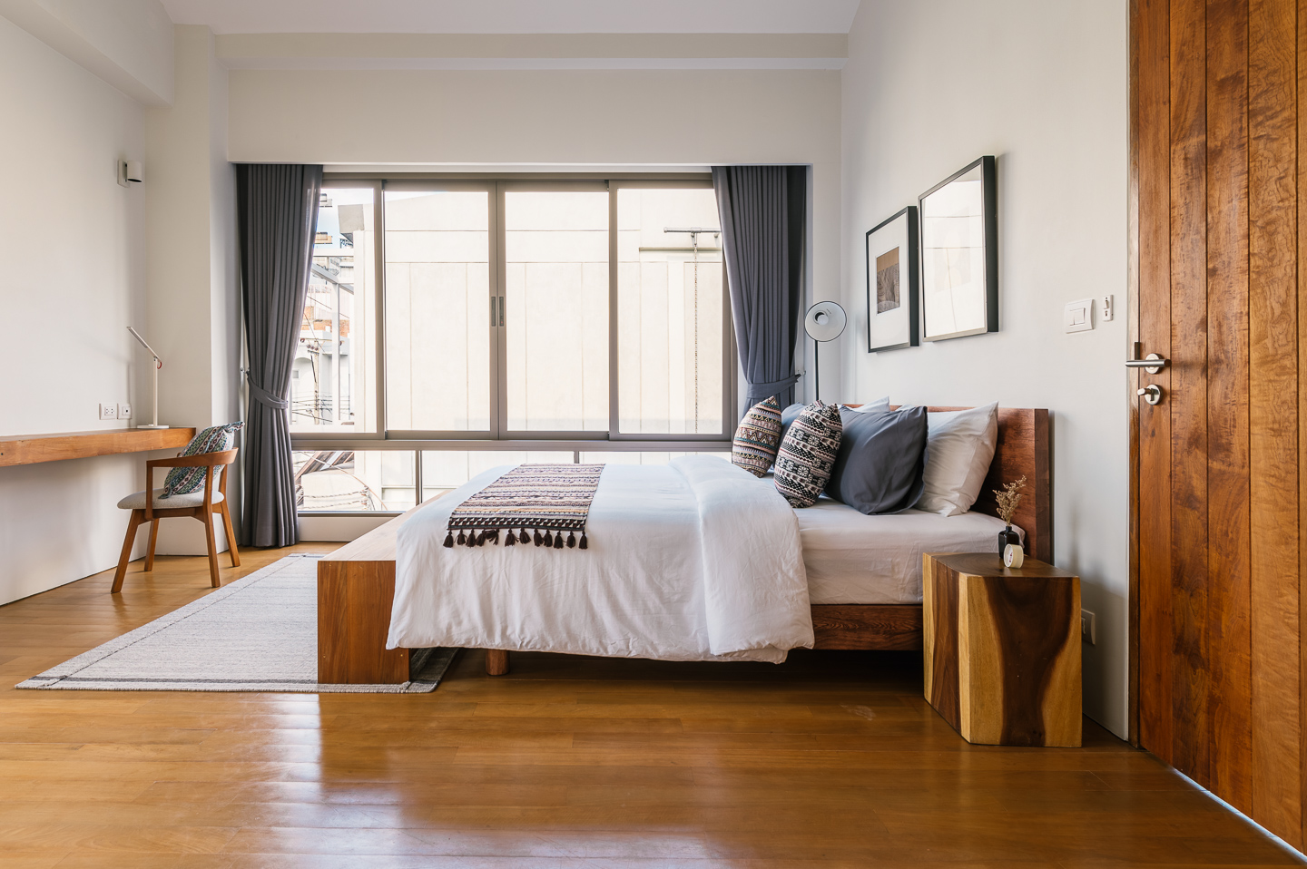 APT476 | 3rd Fl. | 2 BDR | 1min walk to Subway