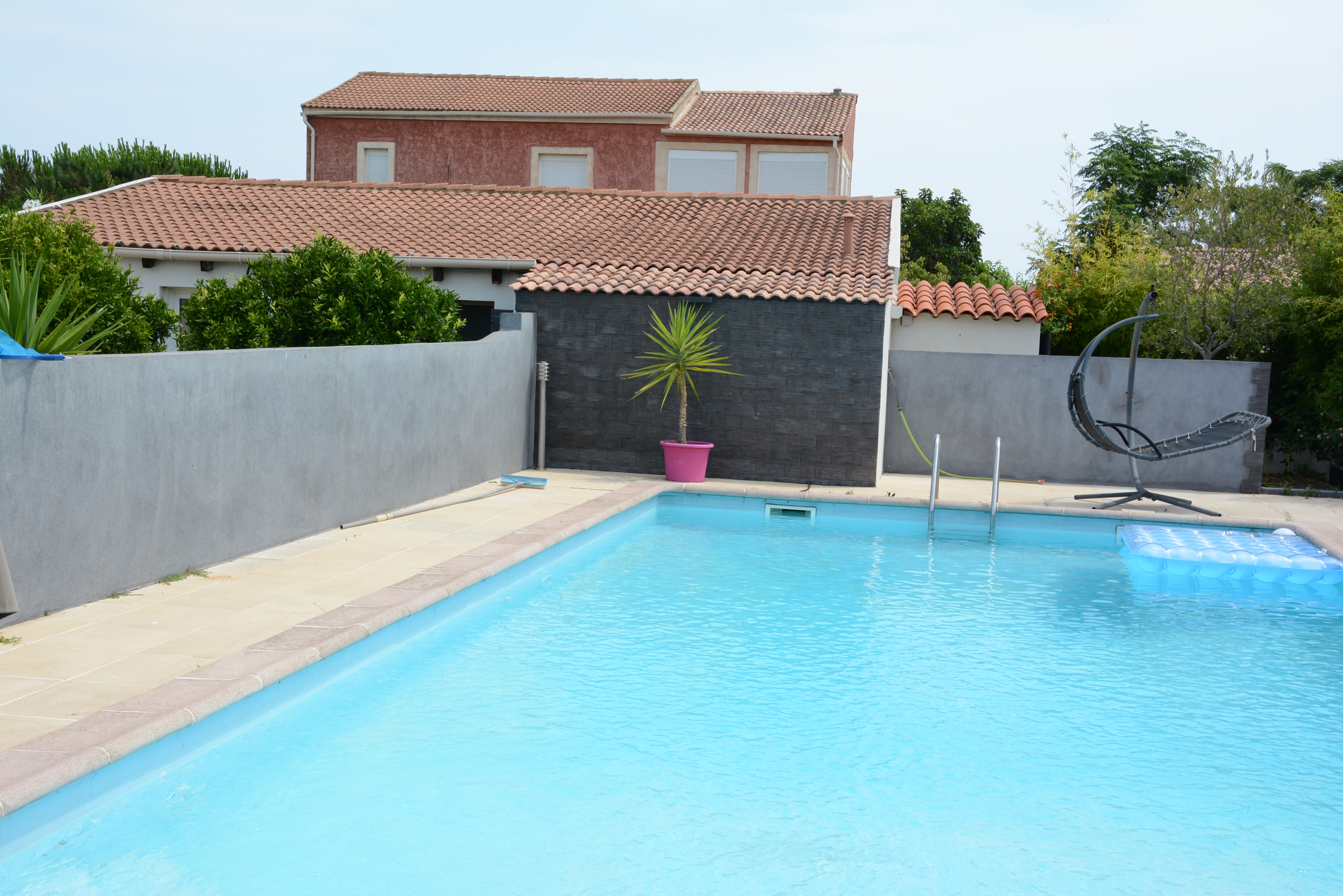 INDEPENDENT STUDIO 18 KMS SOUTH OF BASTIA
