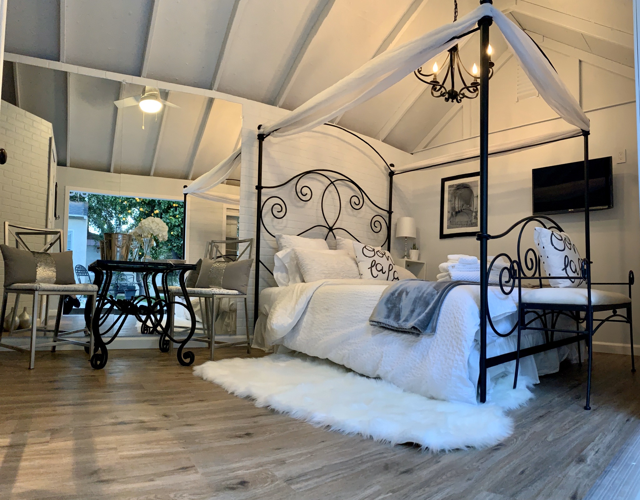 Luxury Tiny House with Private Bathroom