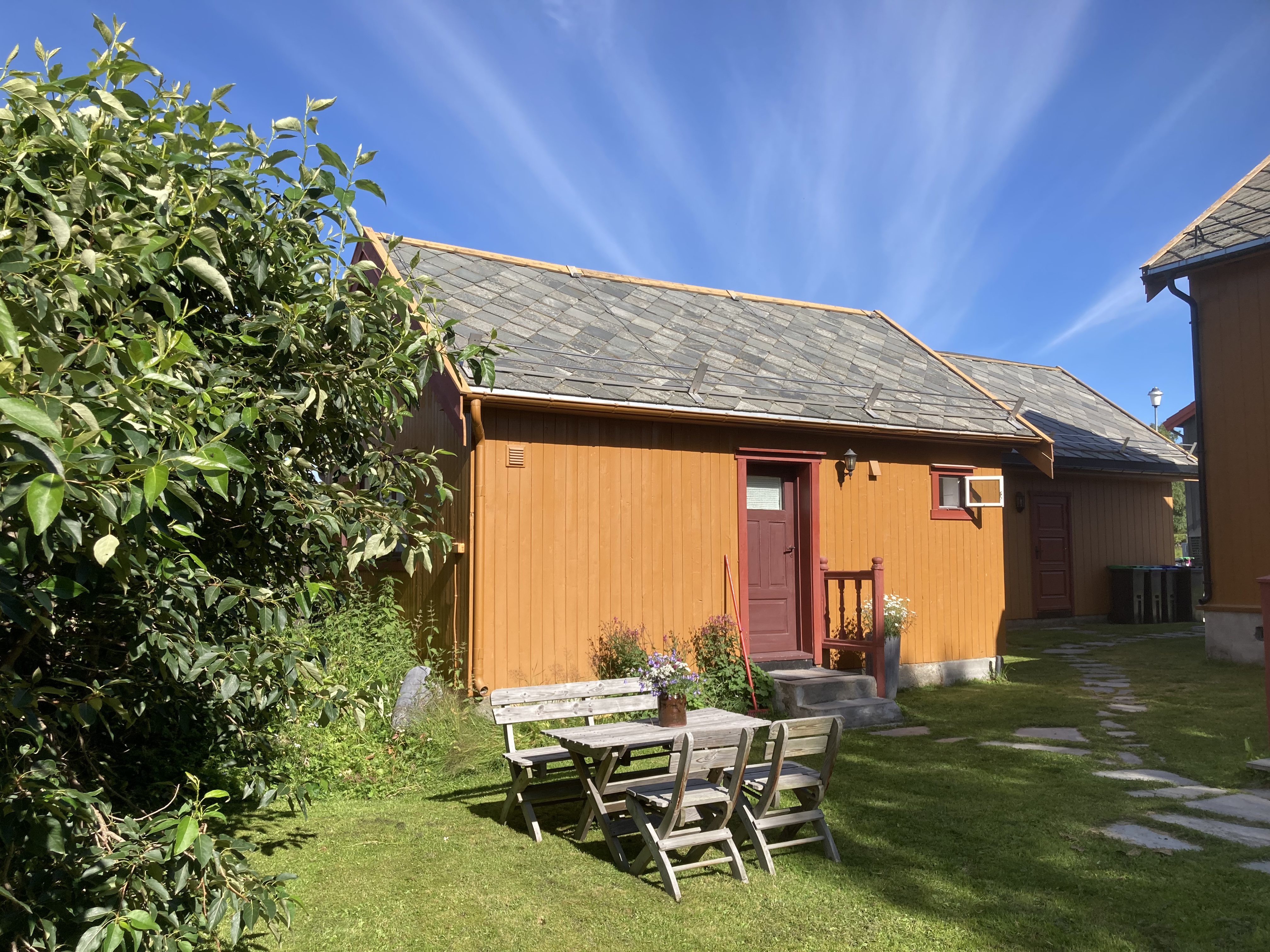 Studio apartment in the middle of the center of Røros w/ parking