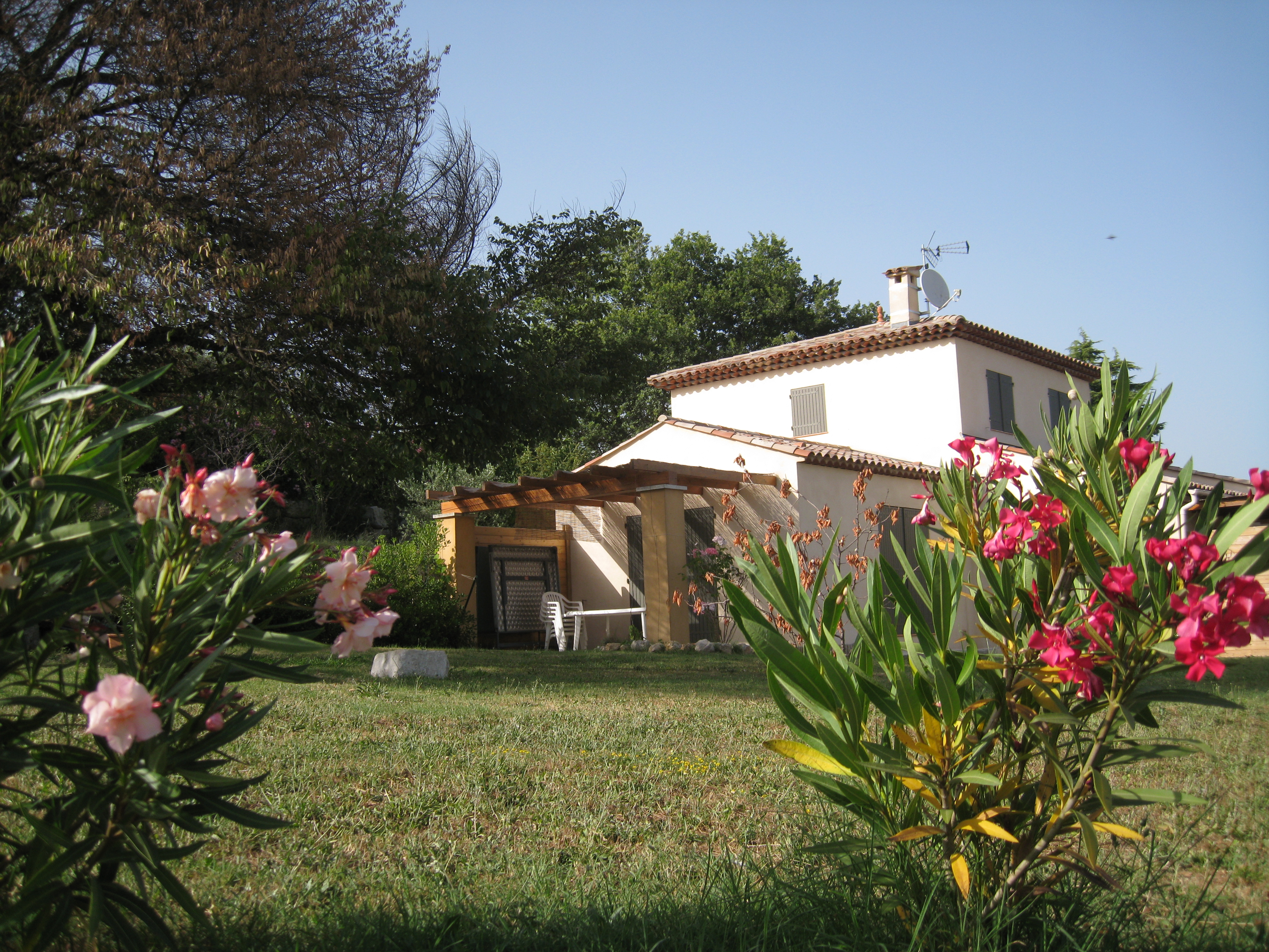Apartment F3 in villa in Saint Jeannet n°:1