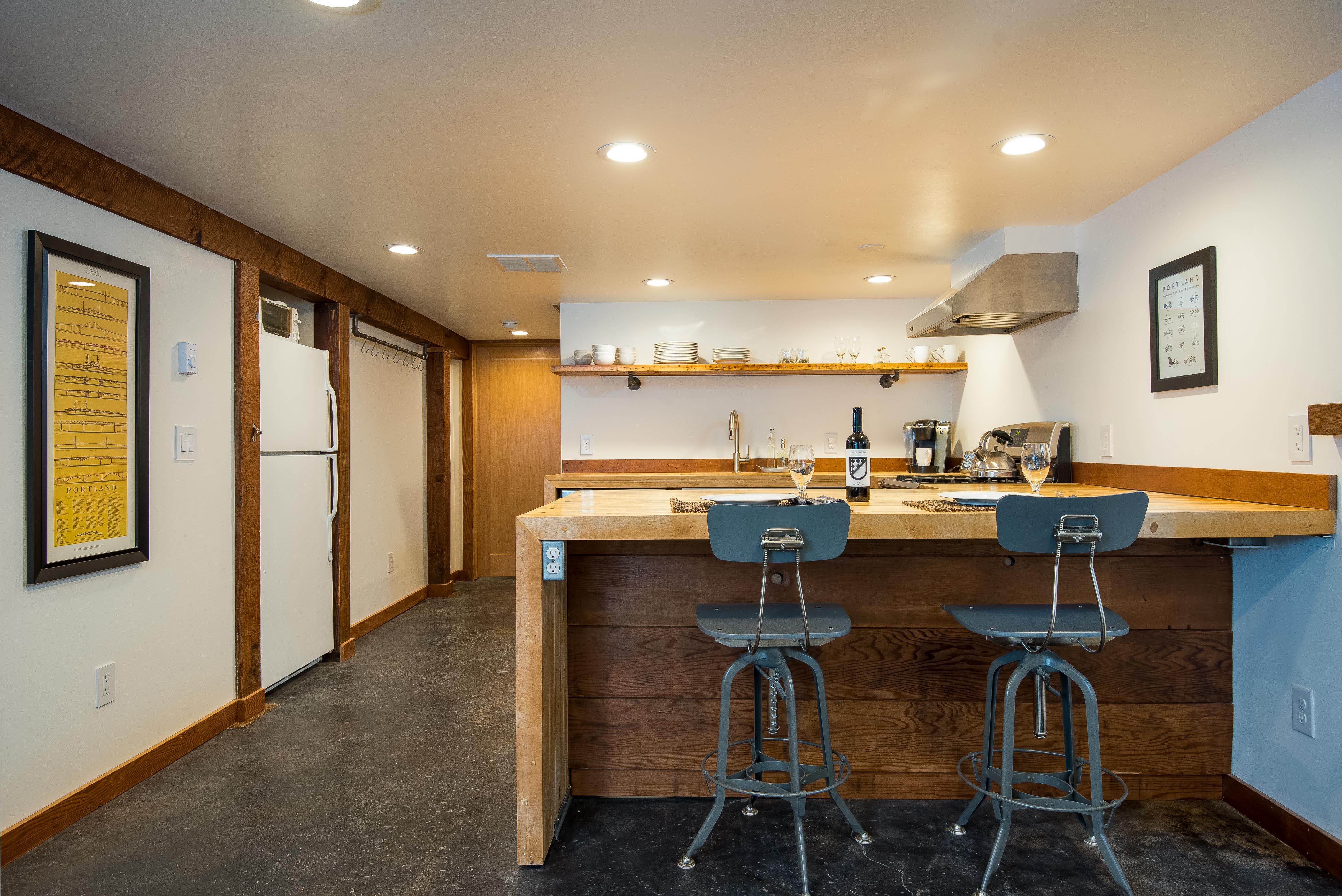 Industrial Modern Alberta Apartment Apartments for Rent in Portland, Oregon, United States