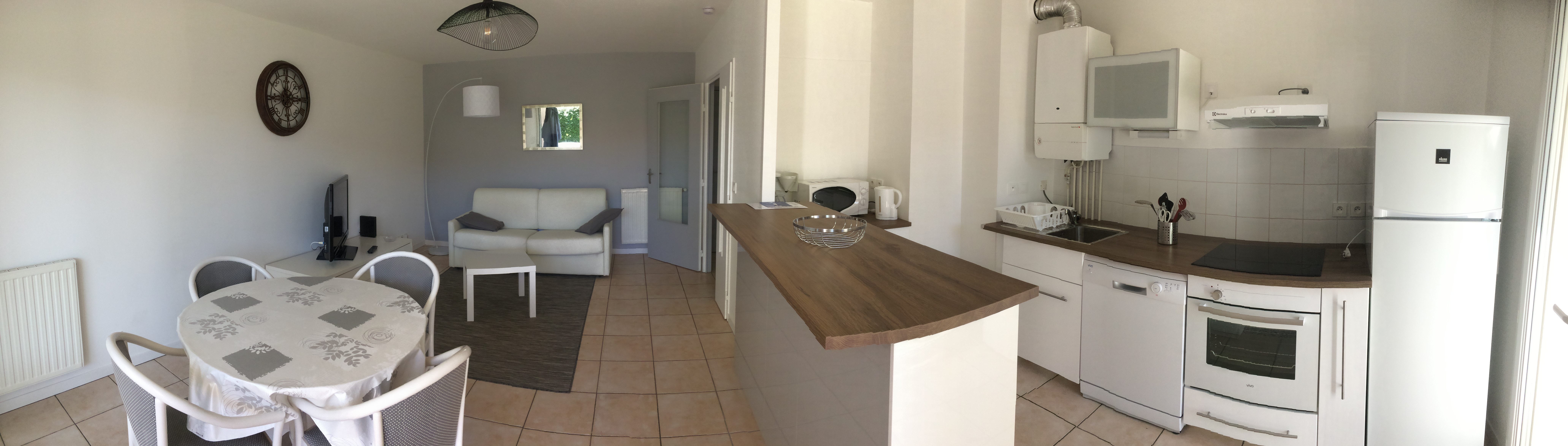 Refurbished T2 with 3 * terrace in the city center