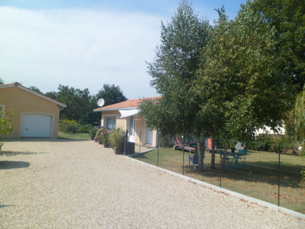 2 Parking De La Poste Vendays Montalivet