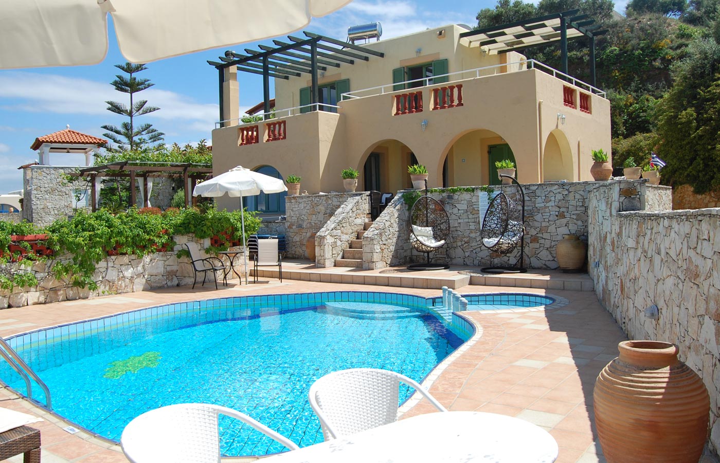 Villa Athina, 3 BD, sea views, private pool