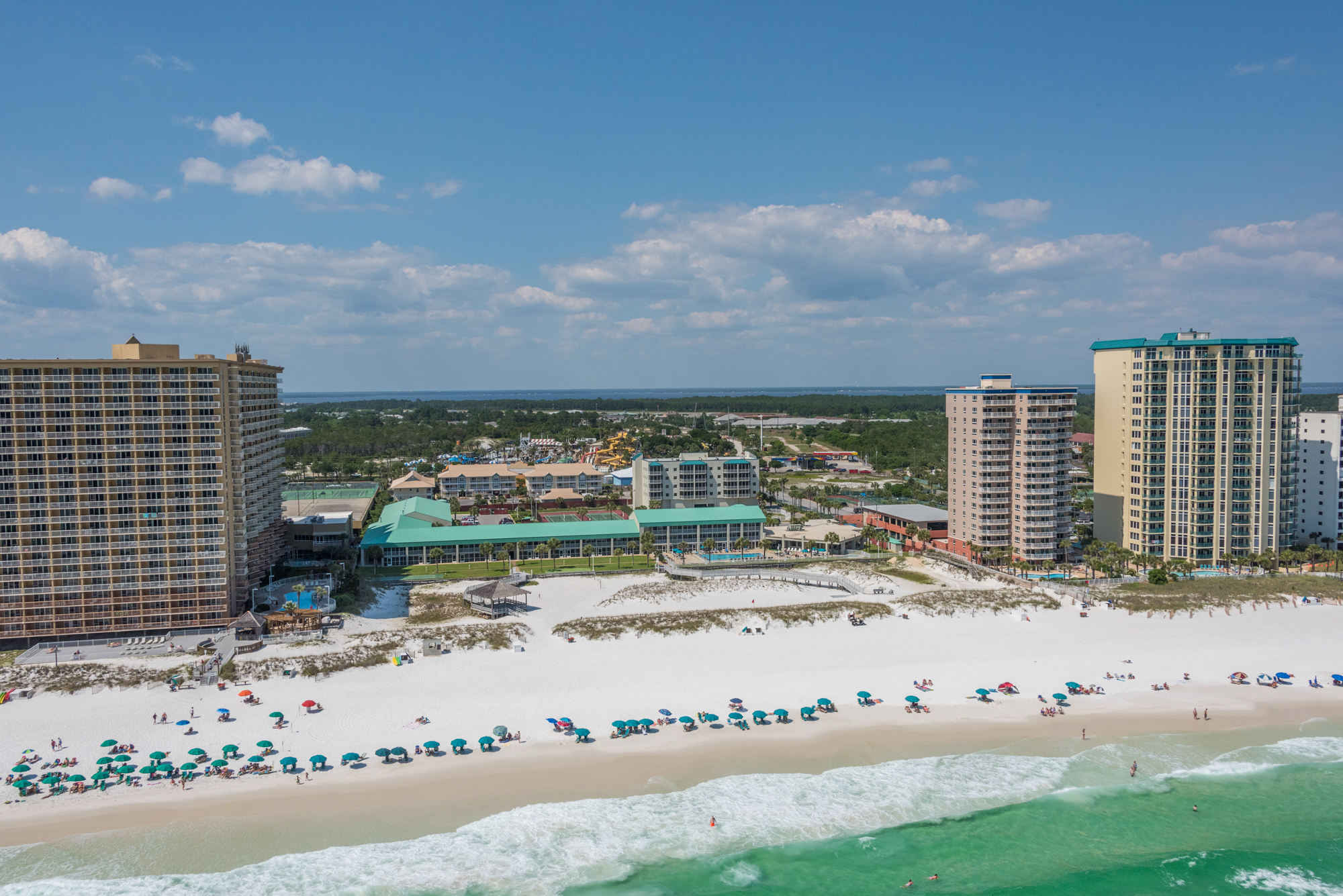 Pelican Beach Resort Directly On The Beach Apartments For Rent In Destin Florida United States