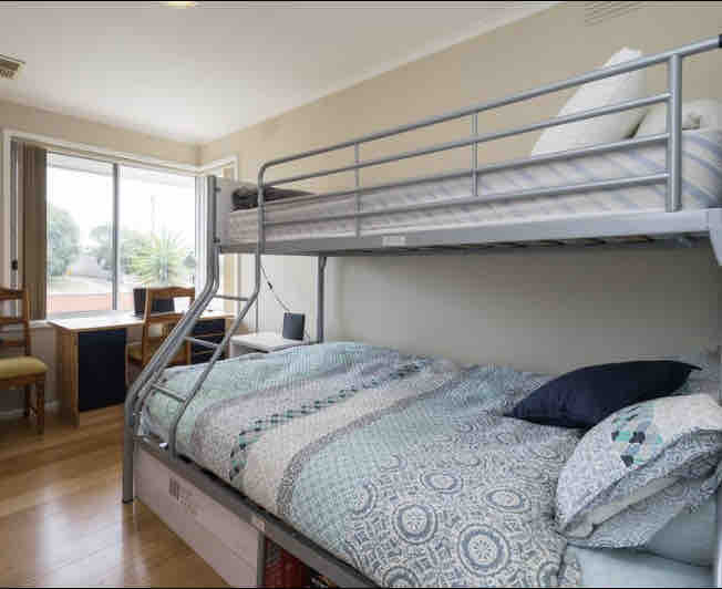 Artists Guest House (private room share bathroom) in Rosebud - McCrae, Mornington Peninsula