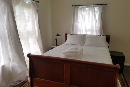 Historic Apartment with Balcony on Swiss Avenue in District 2, Dallas