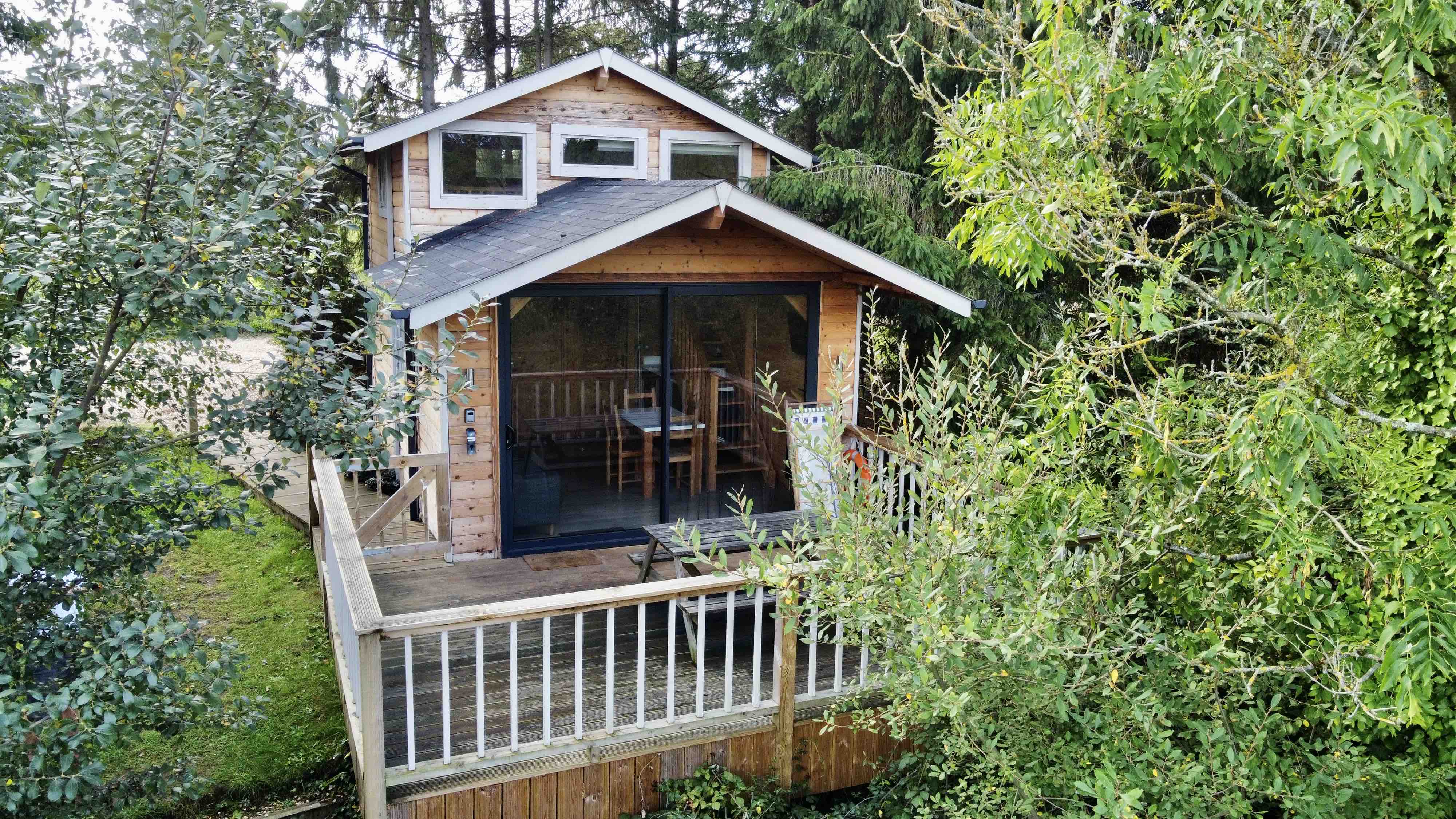 Pine Lodge Lakeside Retreat Farm stays for Rent in West Wellow, England, United Kingdom Airbnb