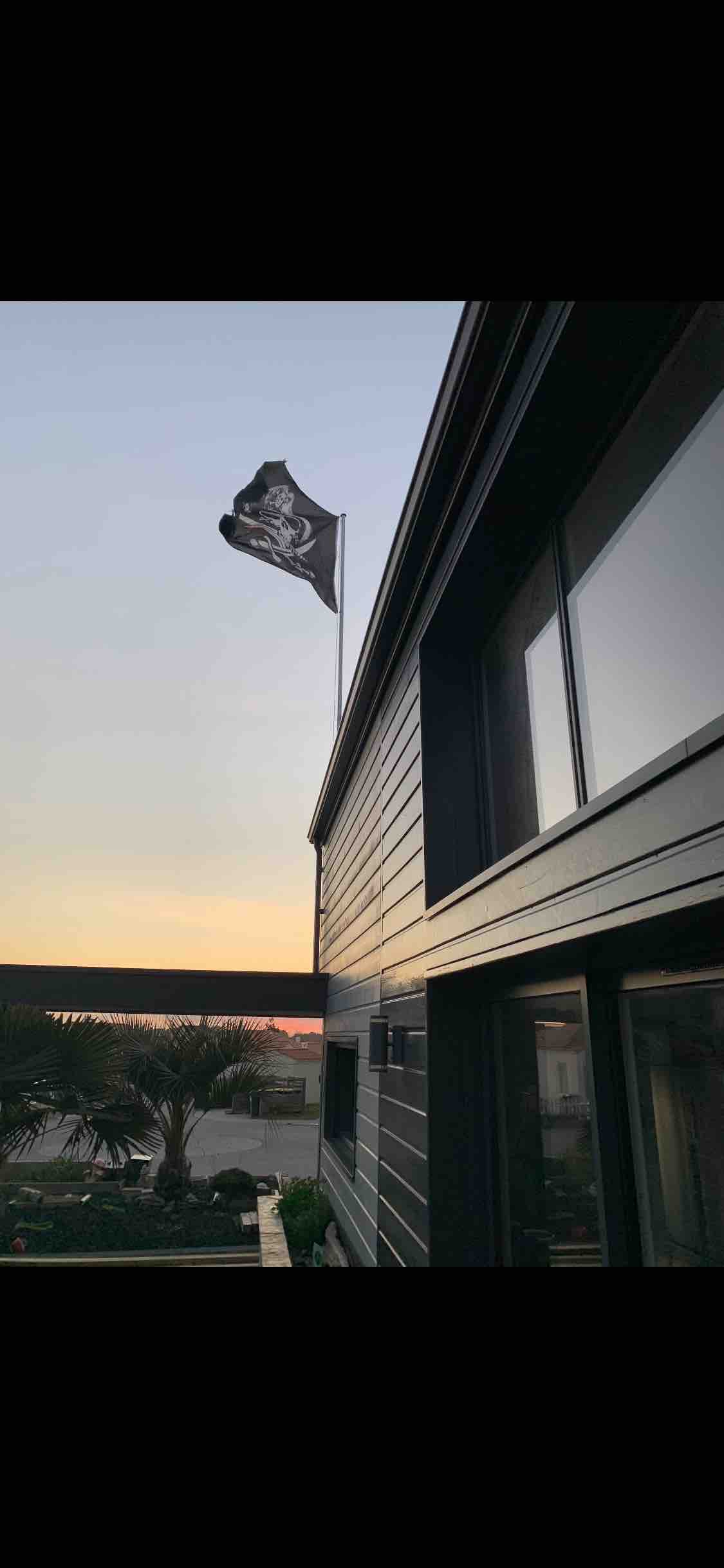 ... SMALL BREAK BY THE SEA ...