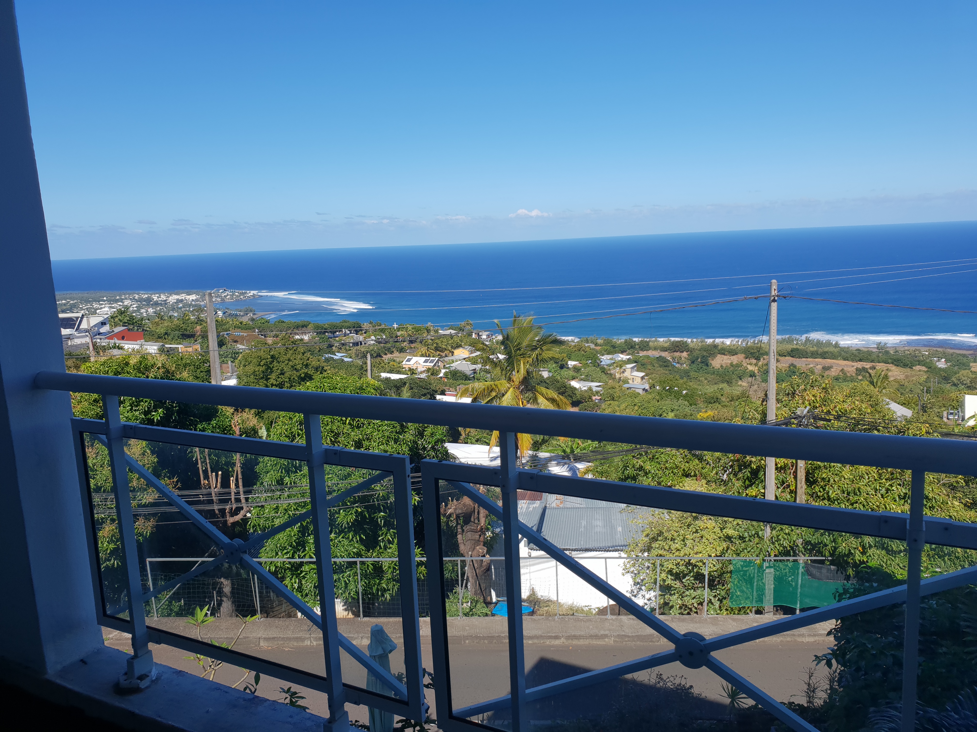 Sea view apartment and close to beach