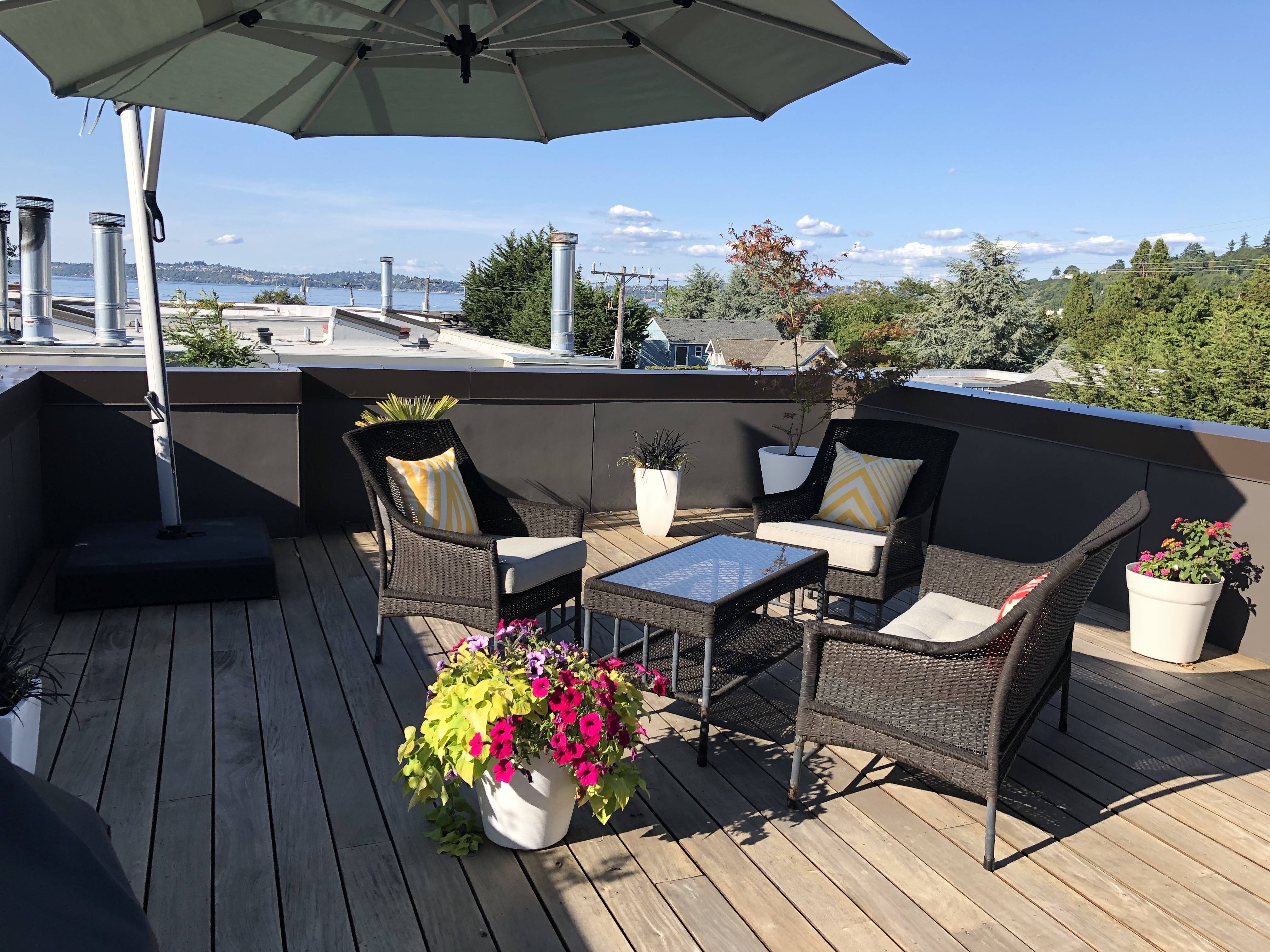 Alki Rooftop Retreat