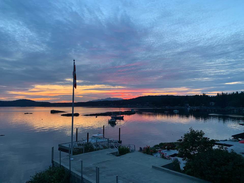 Waterfront Studio in the Heart of Halfmoon Bay