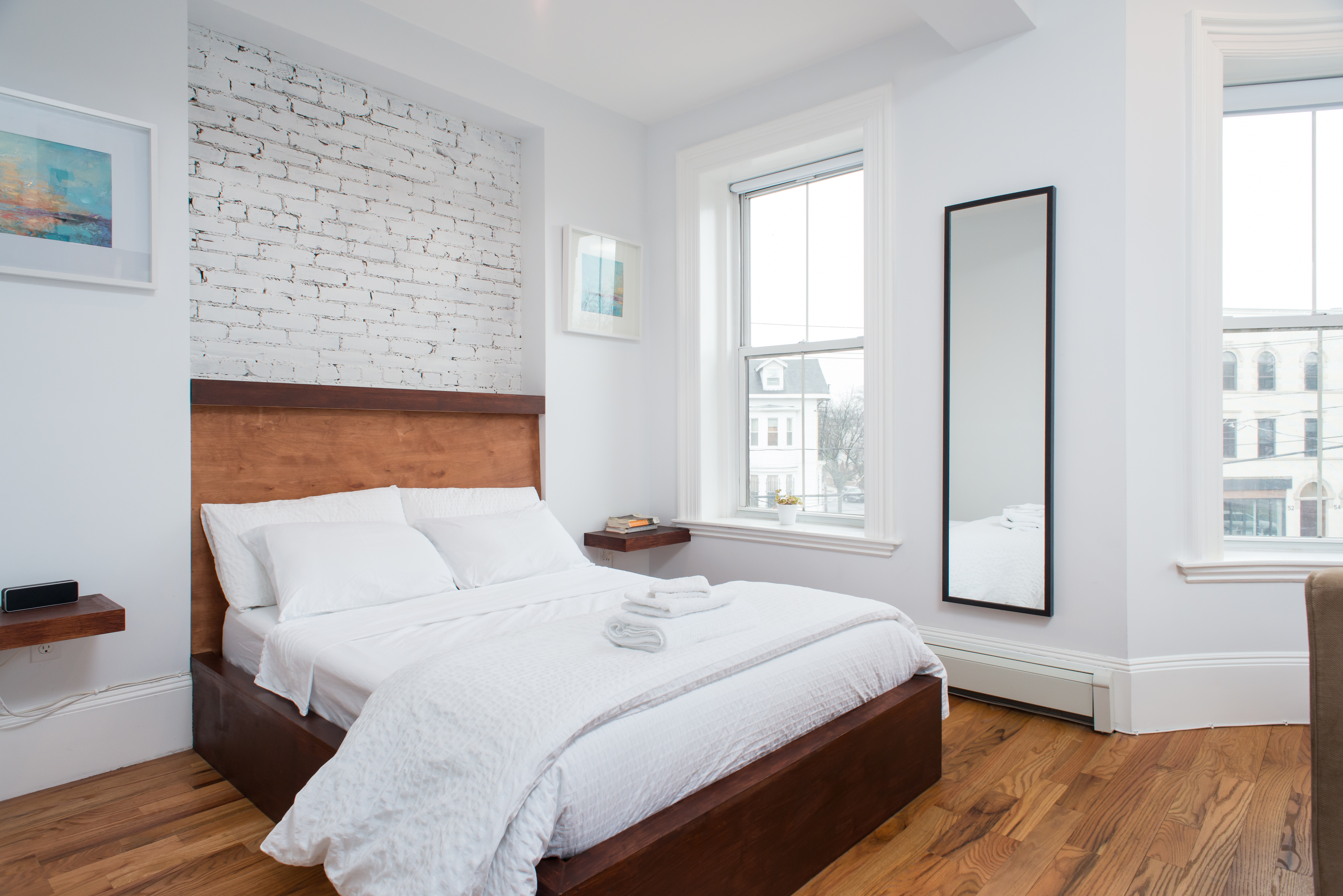 AKBrownstone: Room w/10ft ceilings, park view by T