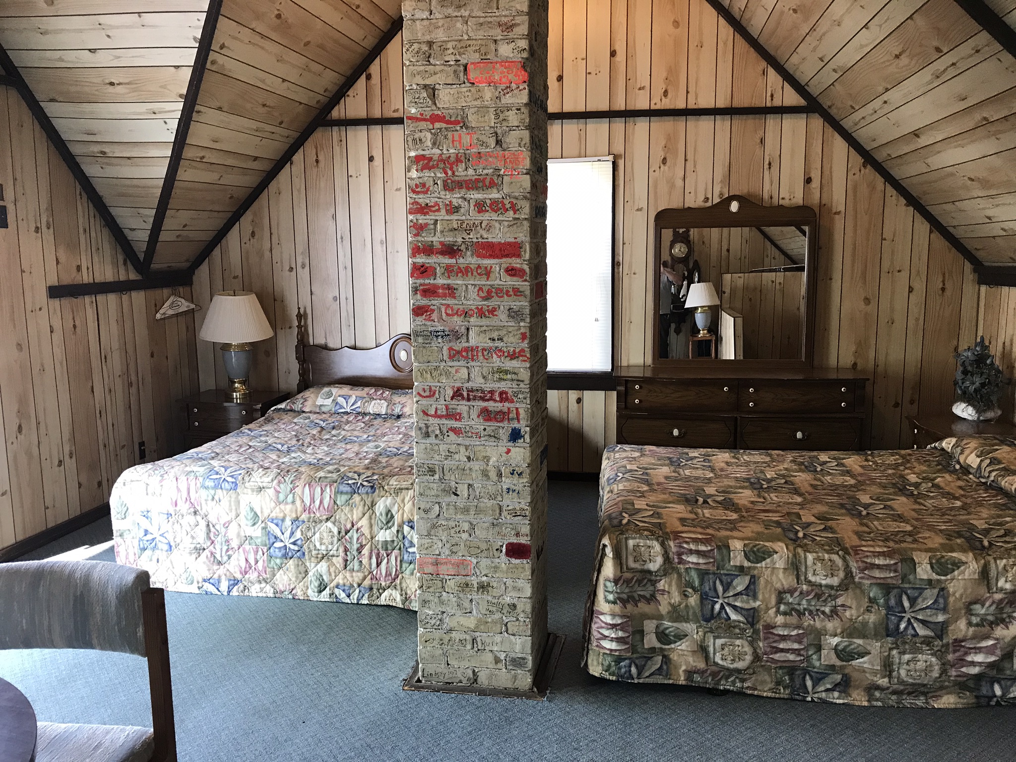 Spacious cottage on beautiful Fox Lake (sleeps 8) Cottages for Rent