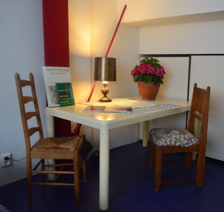 Knusse studio in bijzonder pand, eigen opgang. — Amsterdam stay