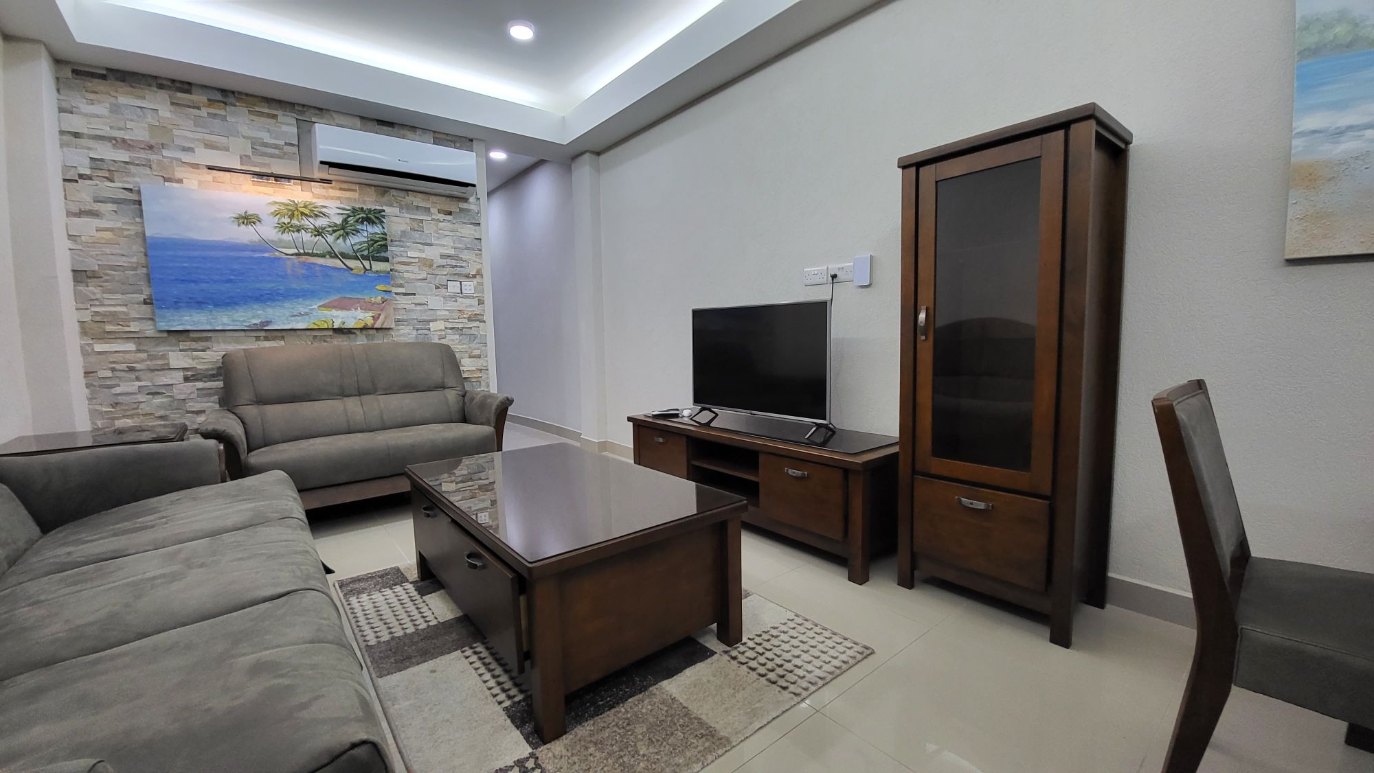 Modern 1-Bed Apartment w/View 2