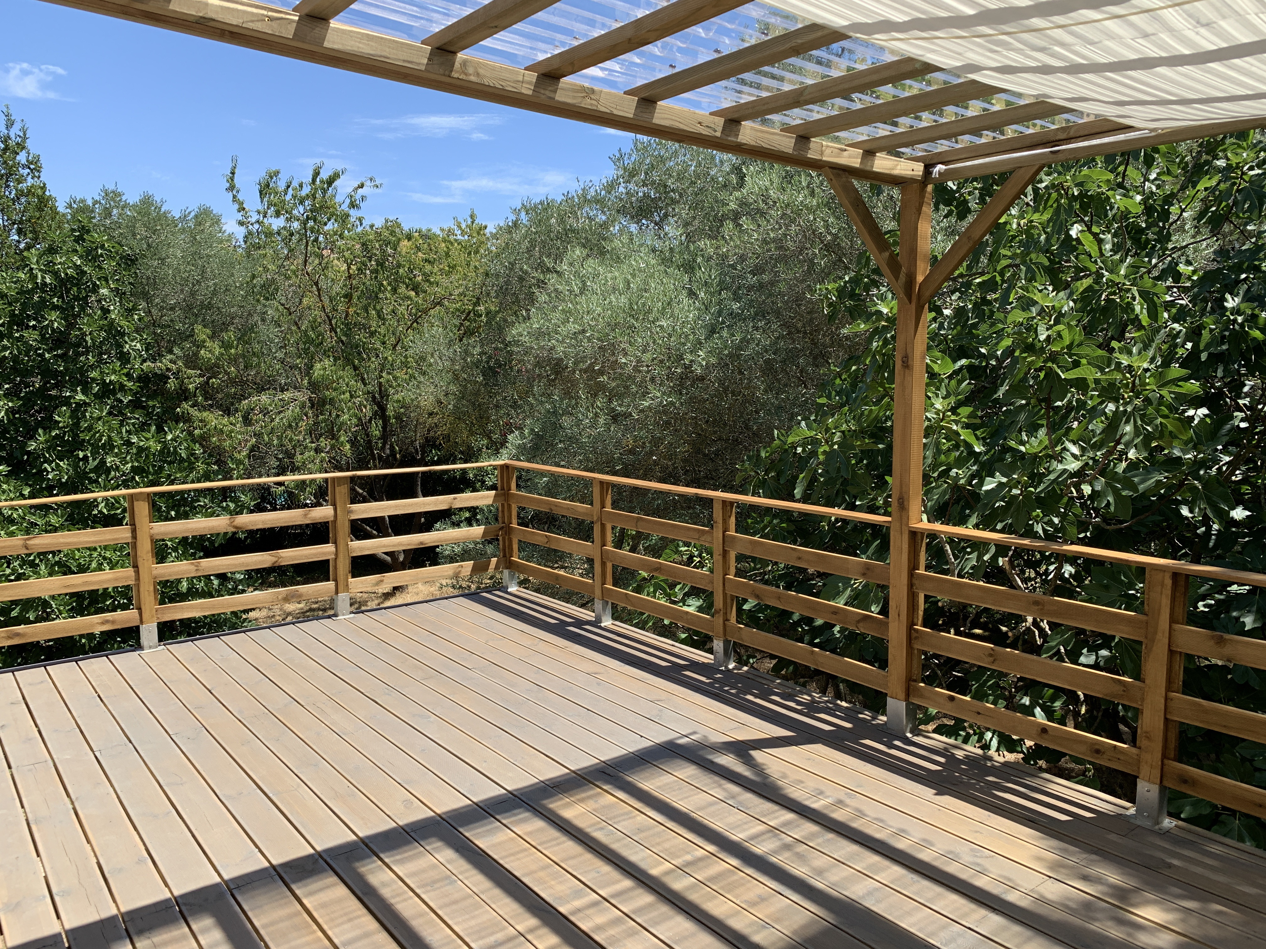 Charming renovated, quiet and very wooded villa.