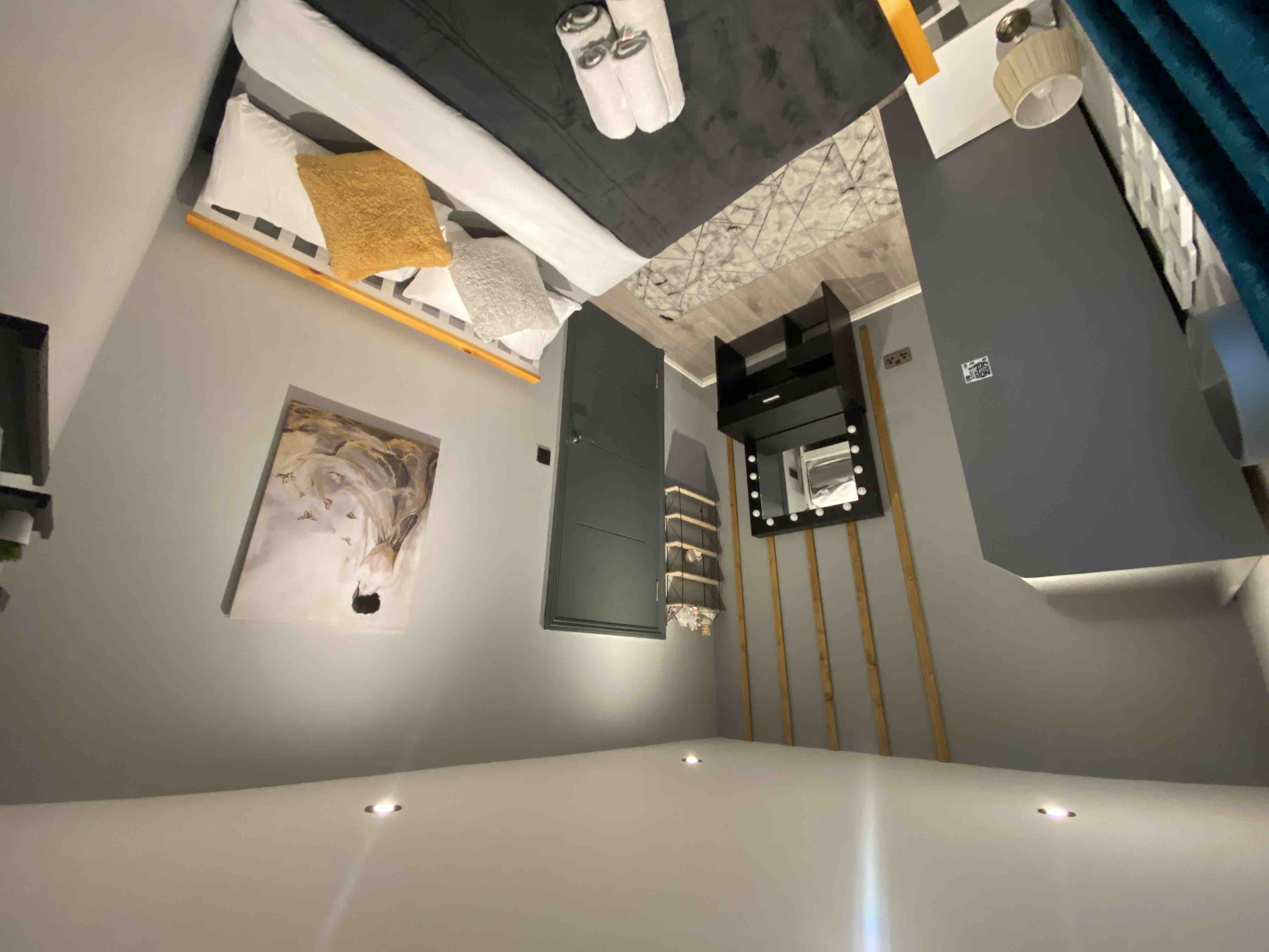 Modern & Luxury 2 BR flat walk to Piccadilly line