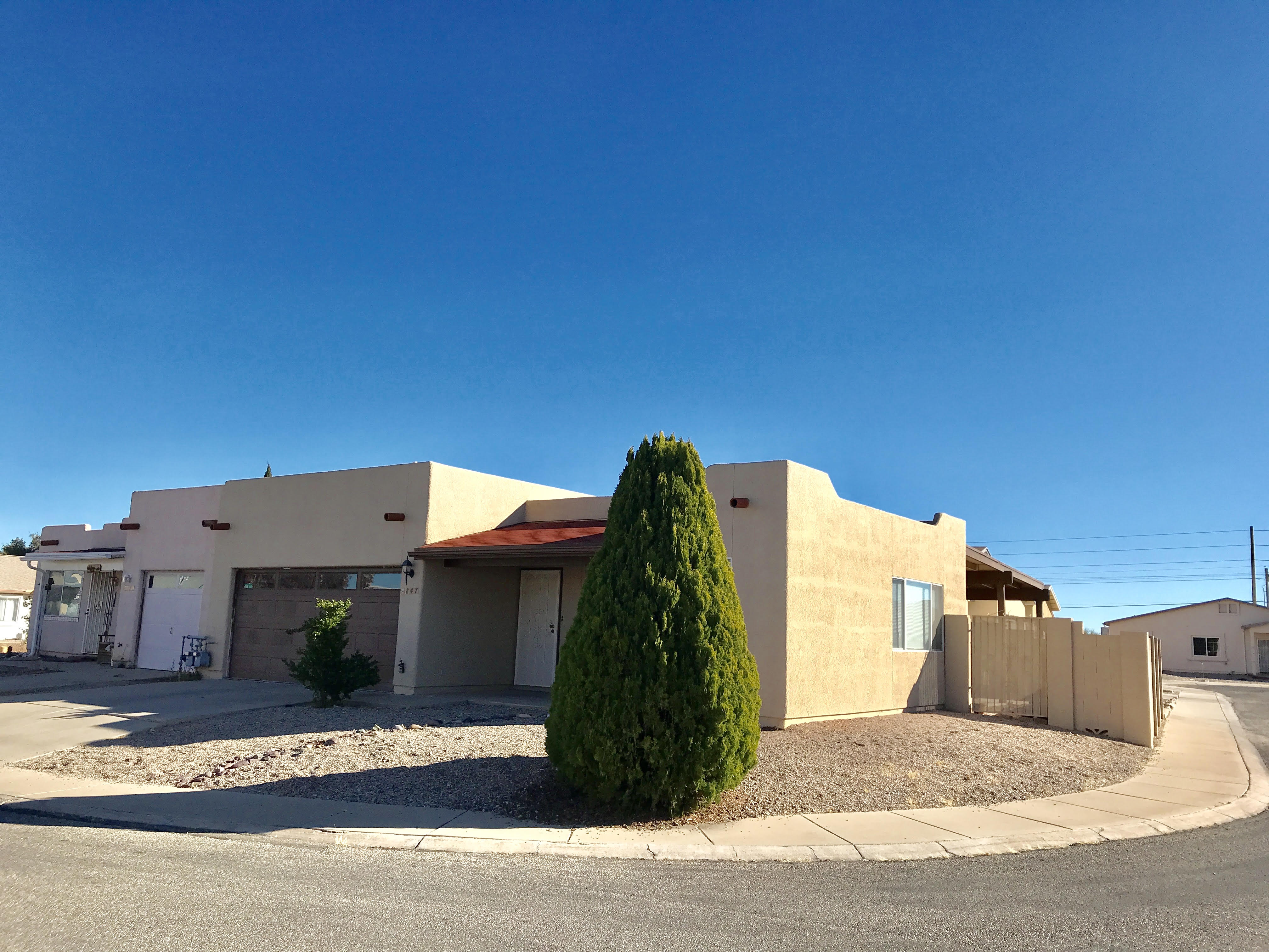 3BD 2BA + 2 car garage (pet friendly) Sleeps 6