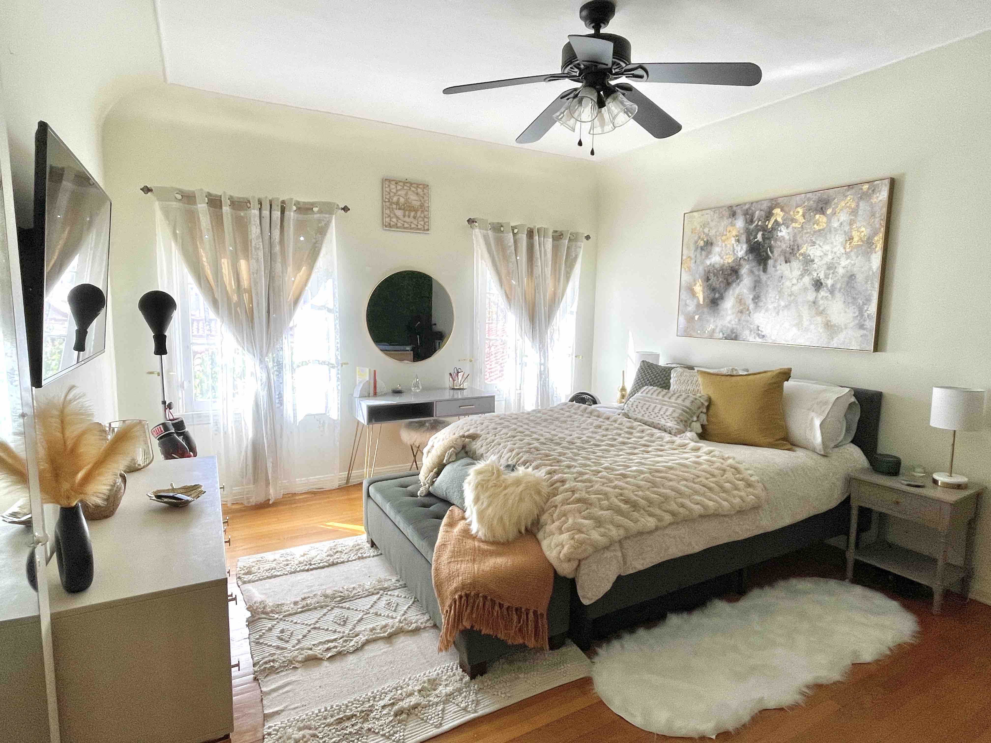 Newly Remodeled Centrally Located in Mid-Wilshire, Los Angeles