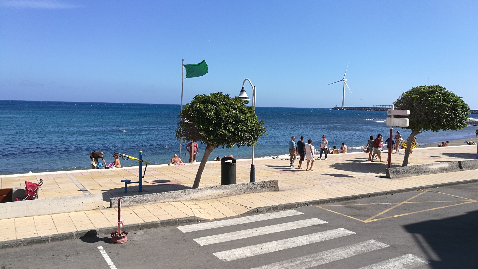 Frontline apartment on Arinaga beach