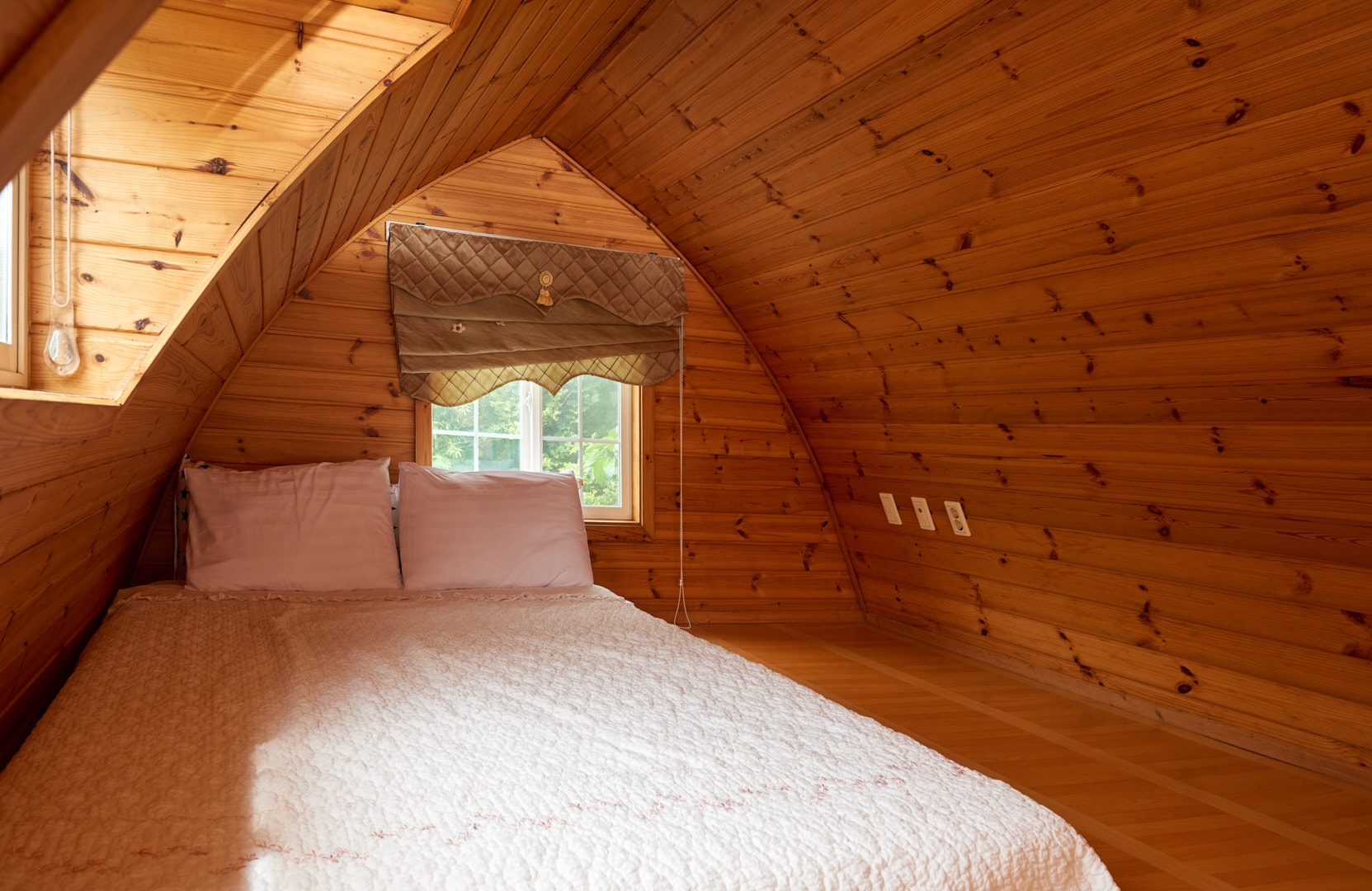 Magamok (Vogue, Independent Cabin Room)