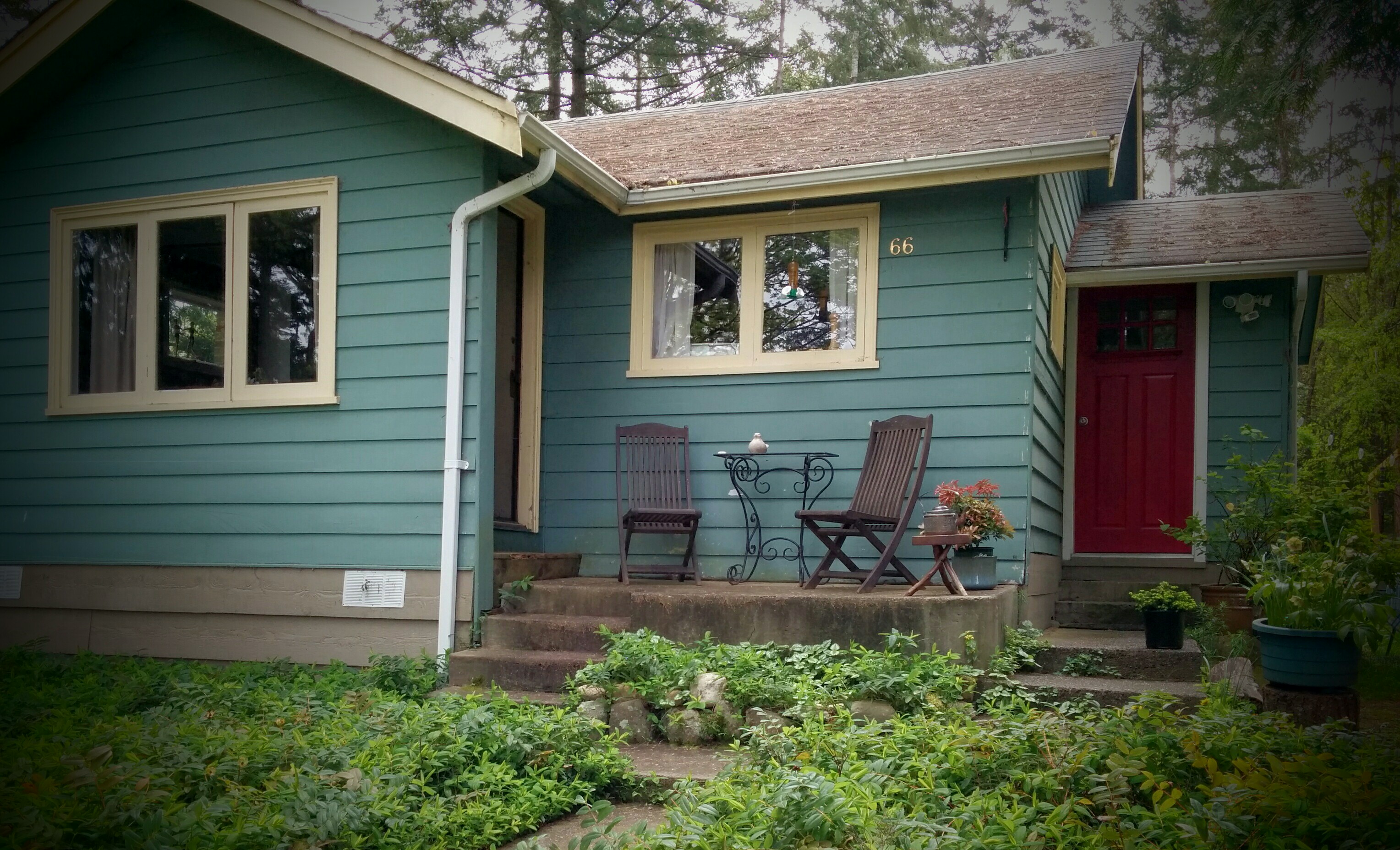 Rustic Galiano cottage