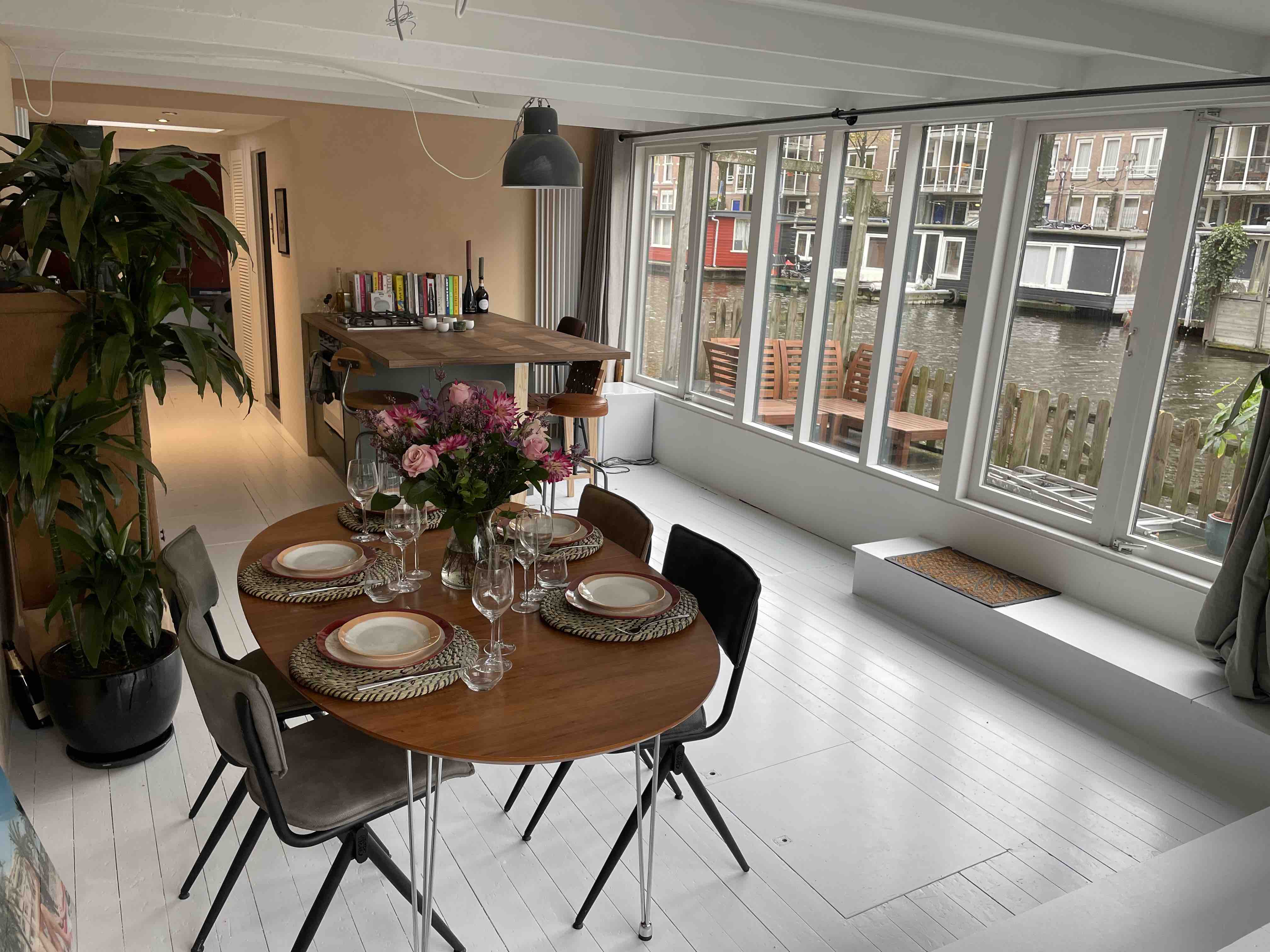 Private houseboat with terrace on the water — Amsterdam stay