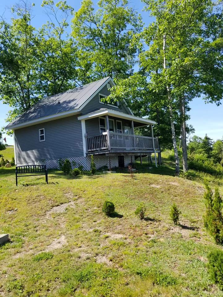 Chickadee - Eagles Eye View Cottages in Westfield, New Brunswick