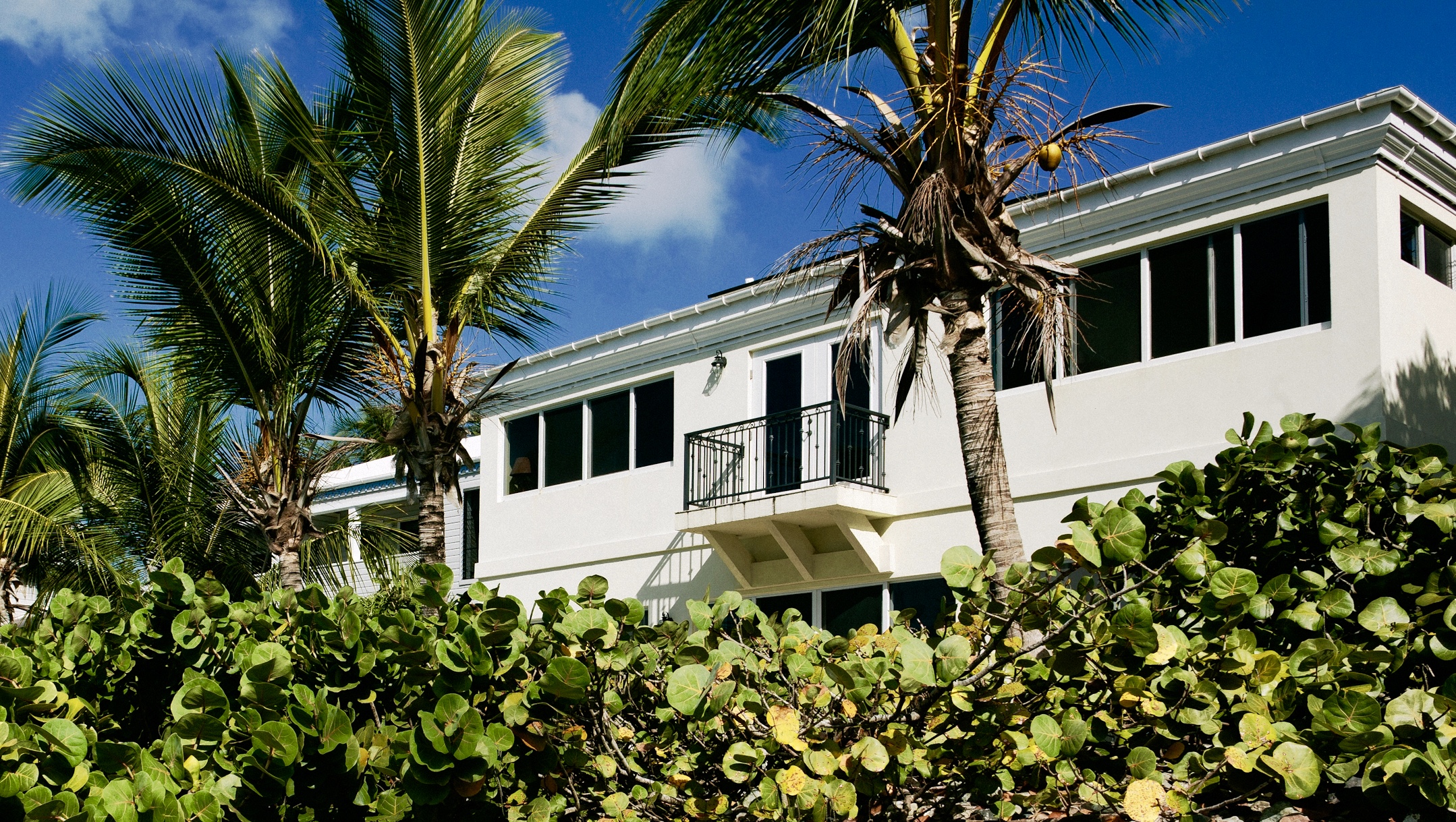 BIG WATERFRONT VILLA WALK  SHOPPING & RESTAURANTS