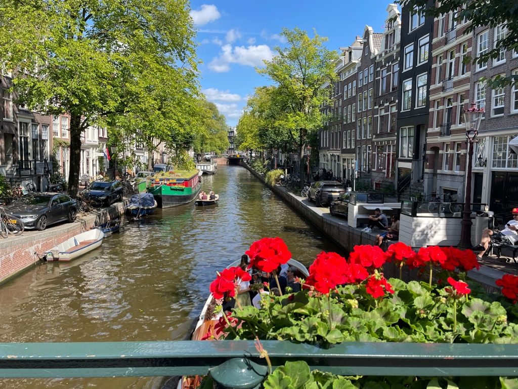 Beautiful 5 story, 3 bedroom entire canal house โ Amsterdam stay