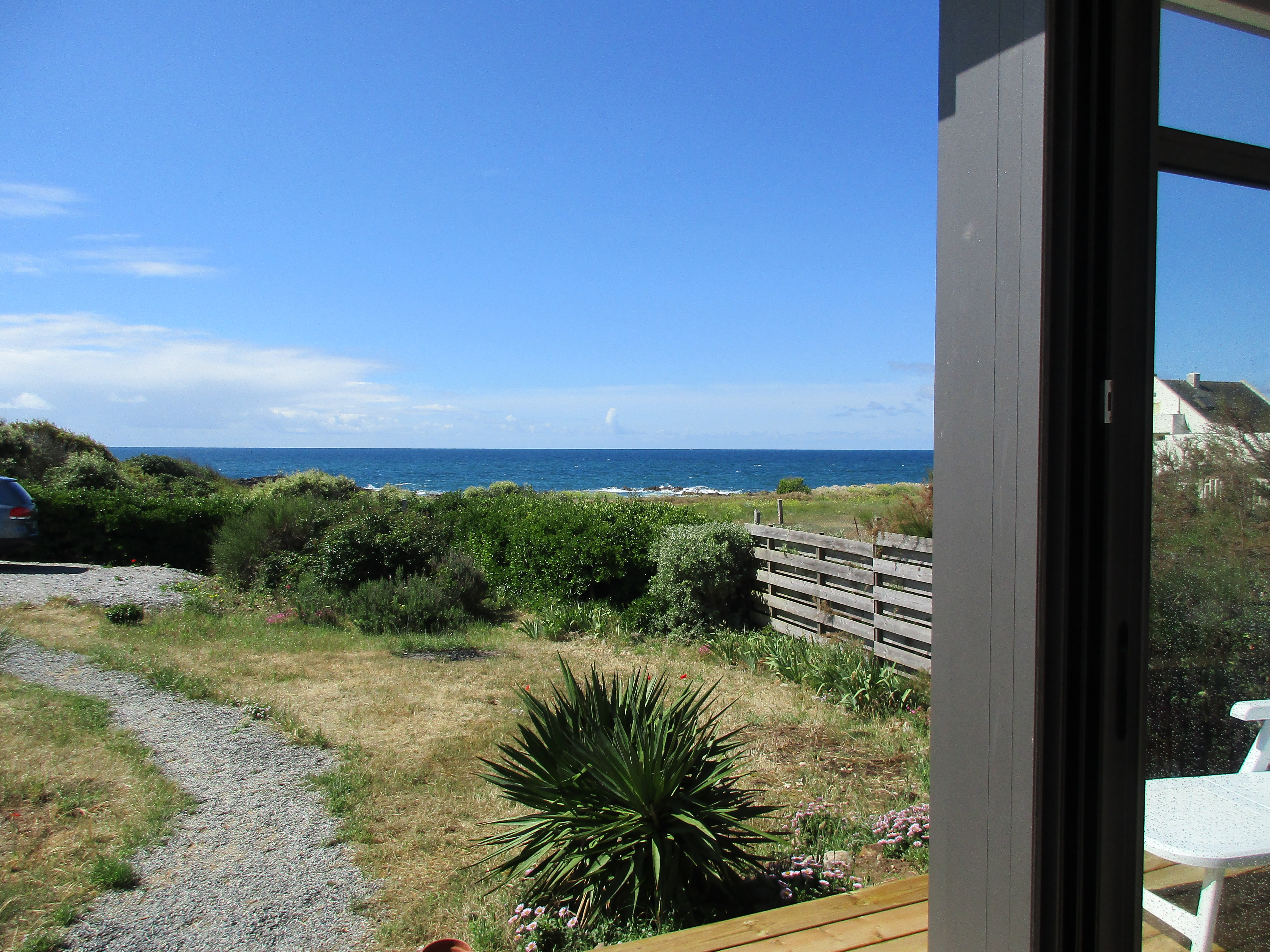 House facing the sea