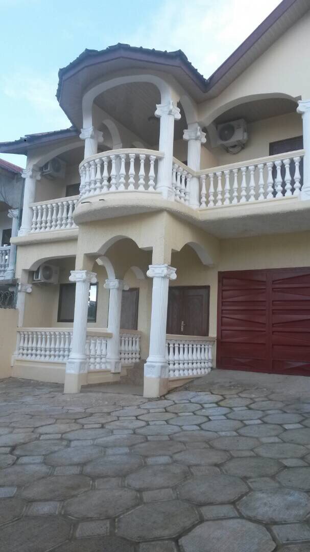3 BR Apt. w/int, AC, Hot water. 1 Ml frm US EMB.