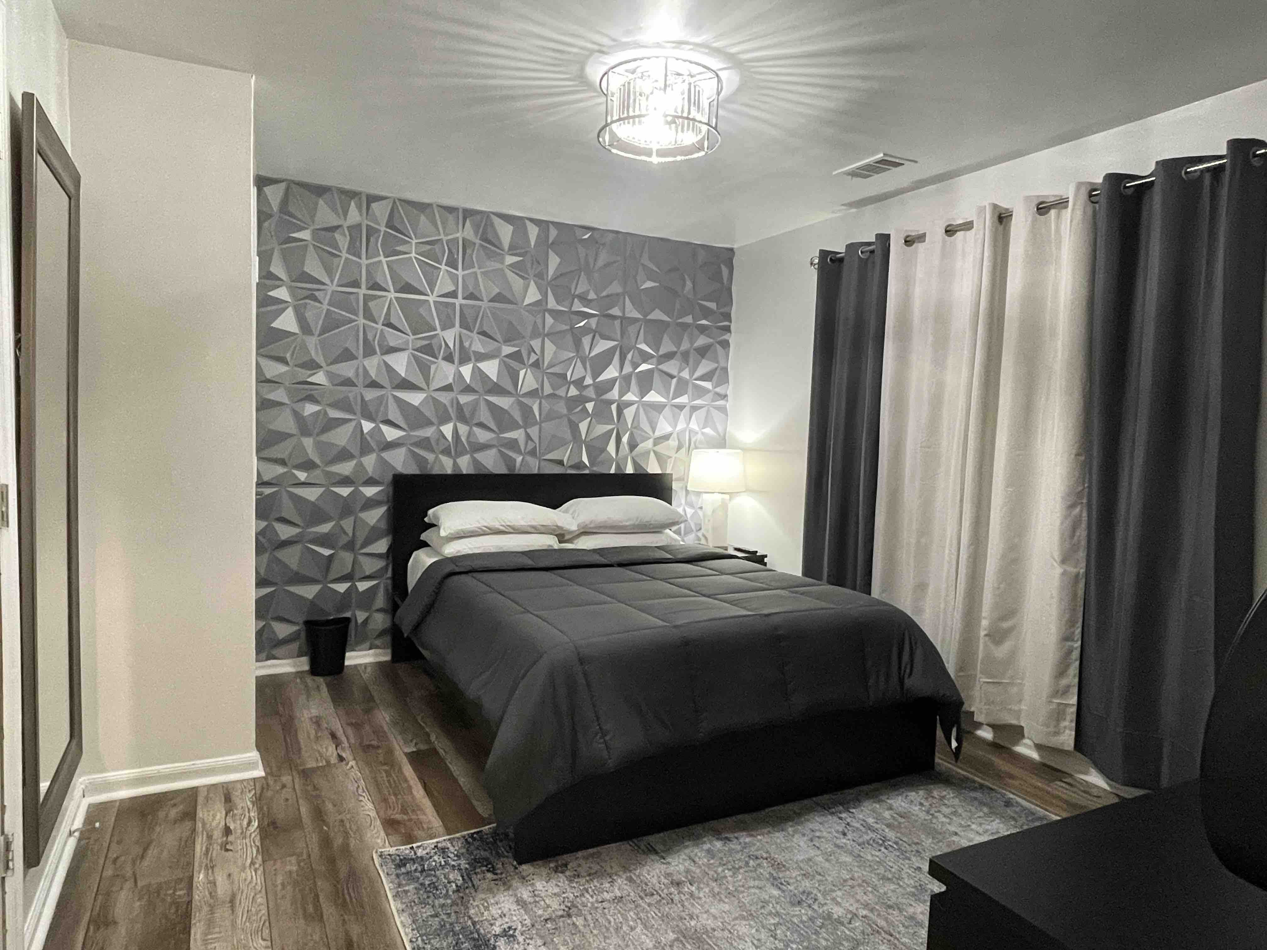 Private Apt & Backyard NYC & EWR Nearby in South, Newark