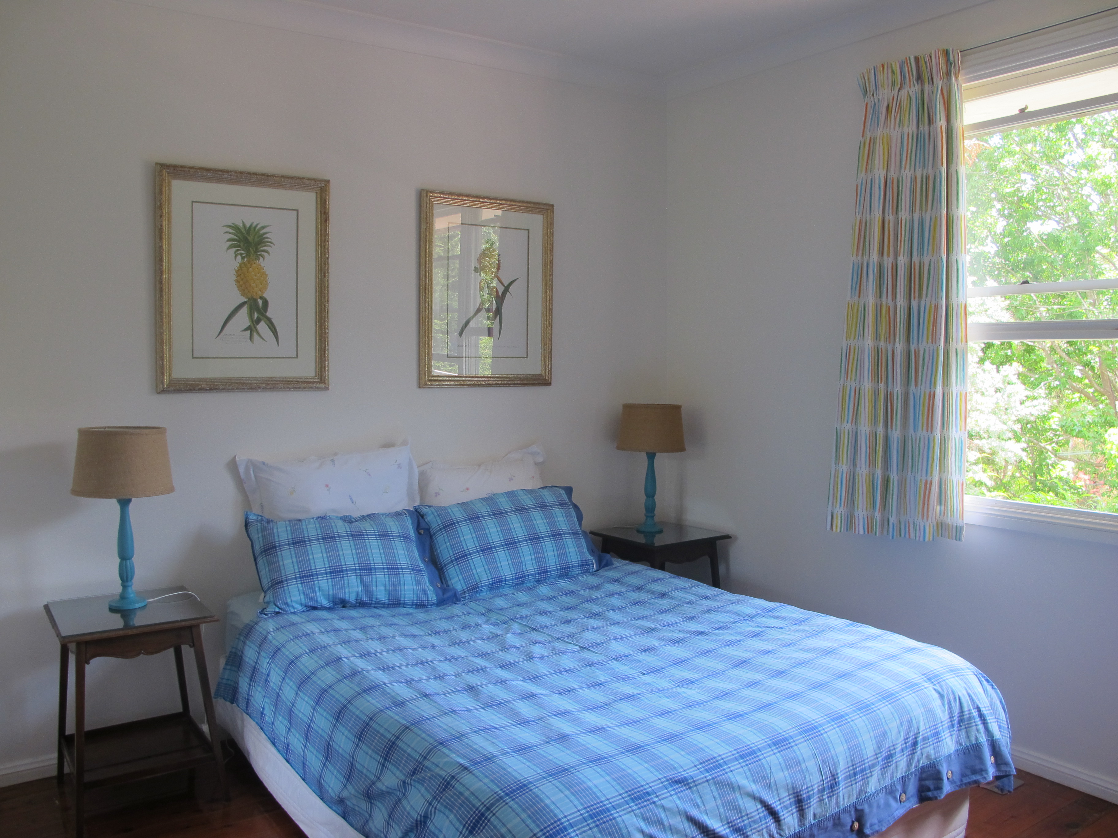 Bright Queen Bed Room, shared bathroom in Ku-Ring-Gai, Sydney