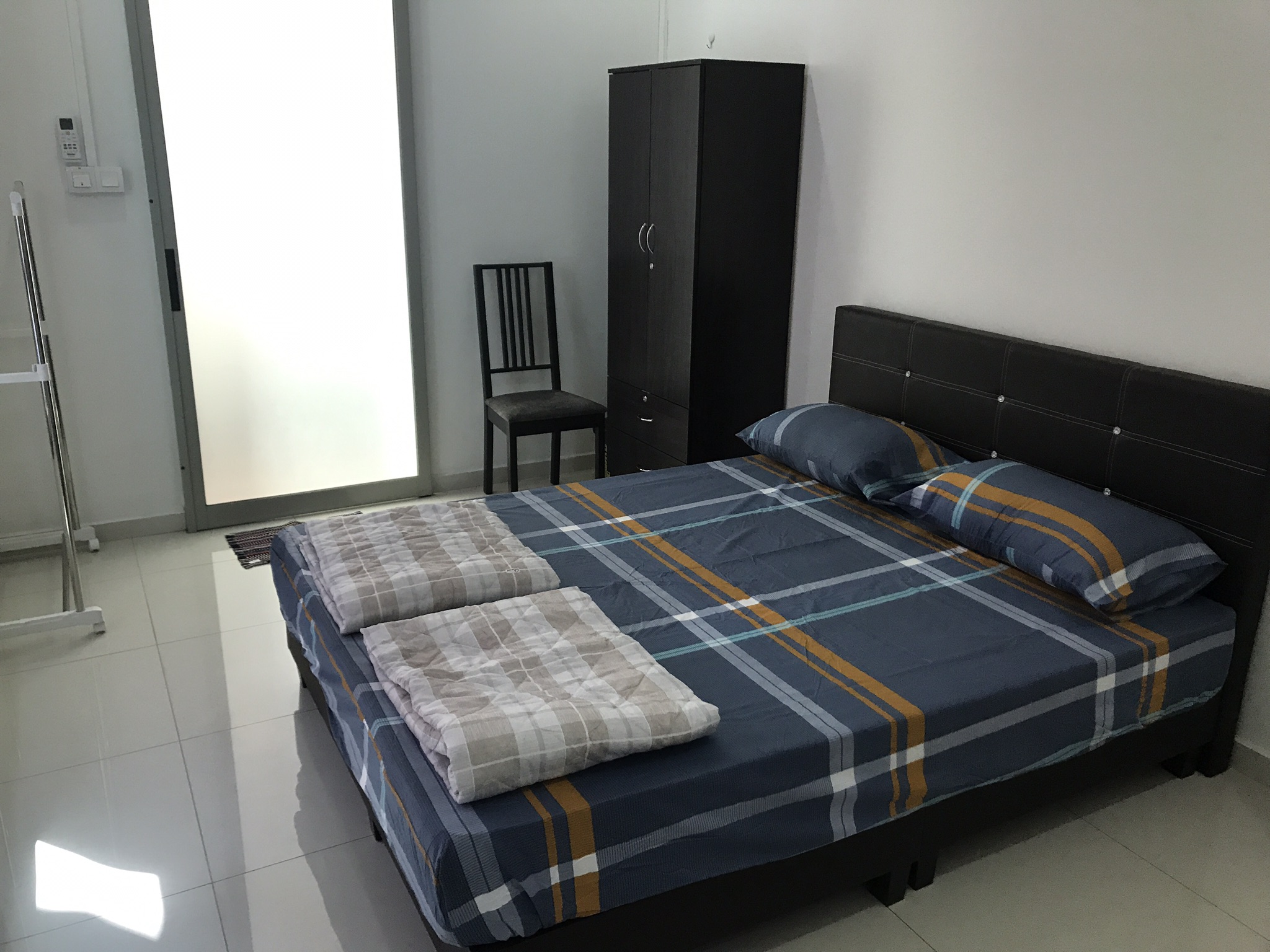 373 L3R3 Private Master Bedroom w Private Toilet