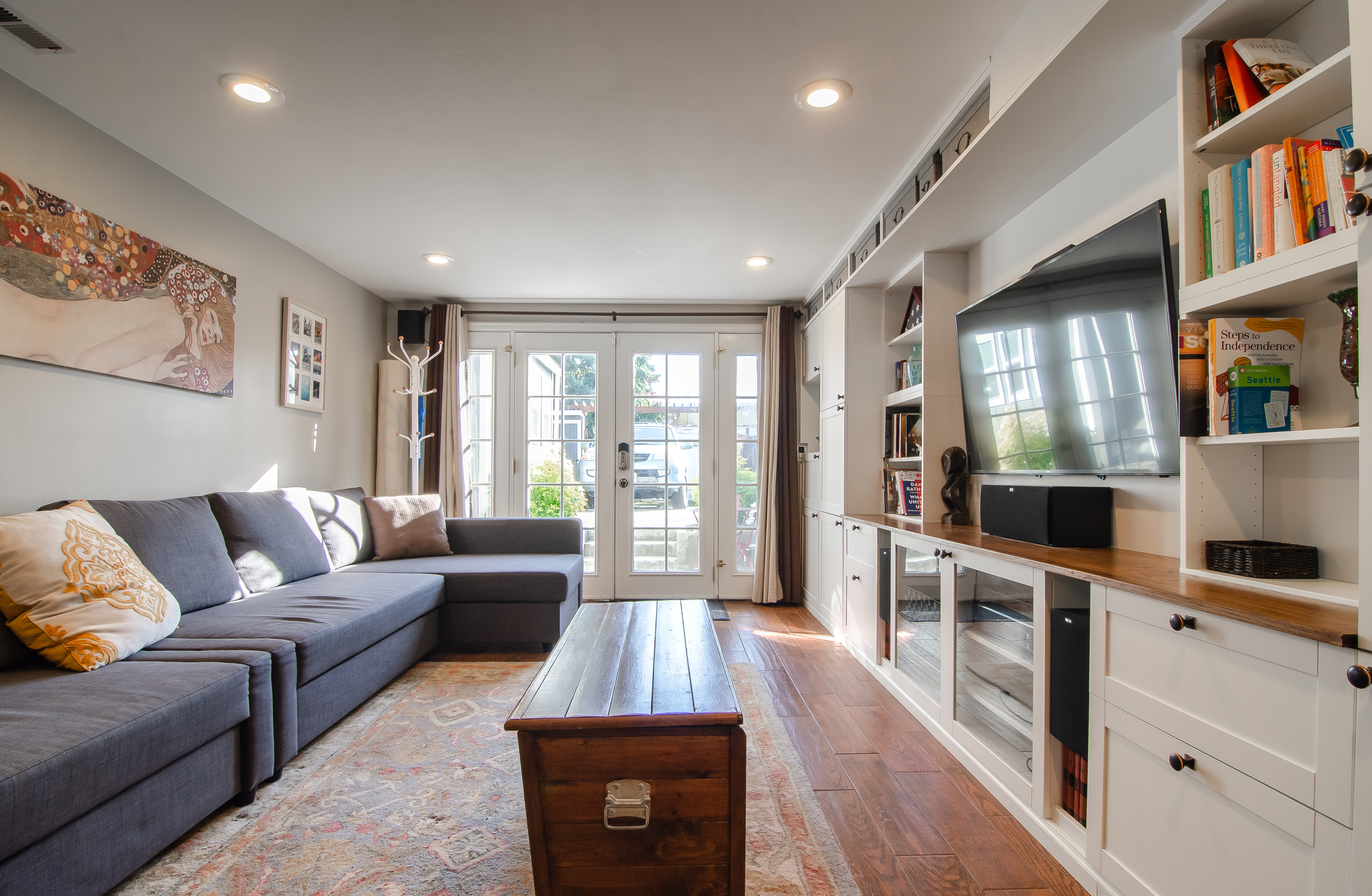 1BR Daylight Apartment - 2 Blocks to Green Lake