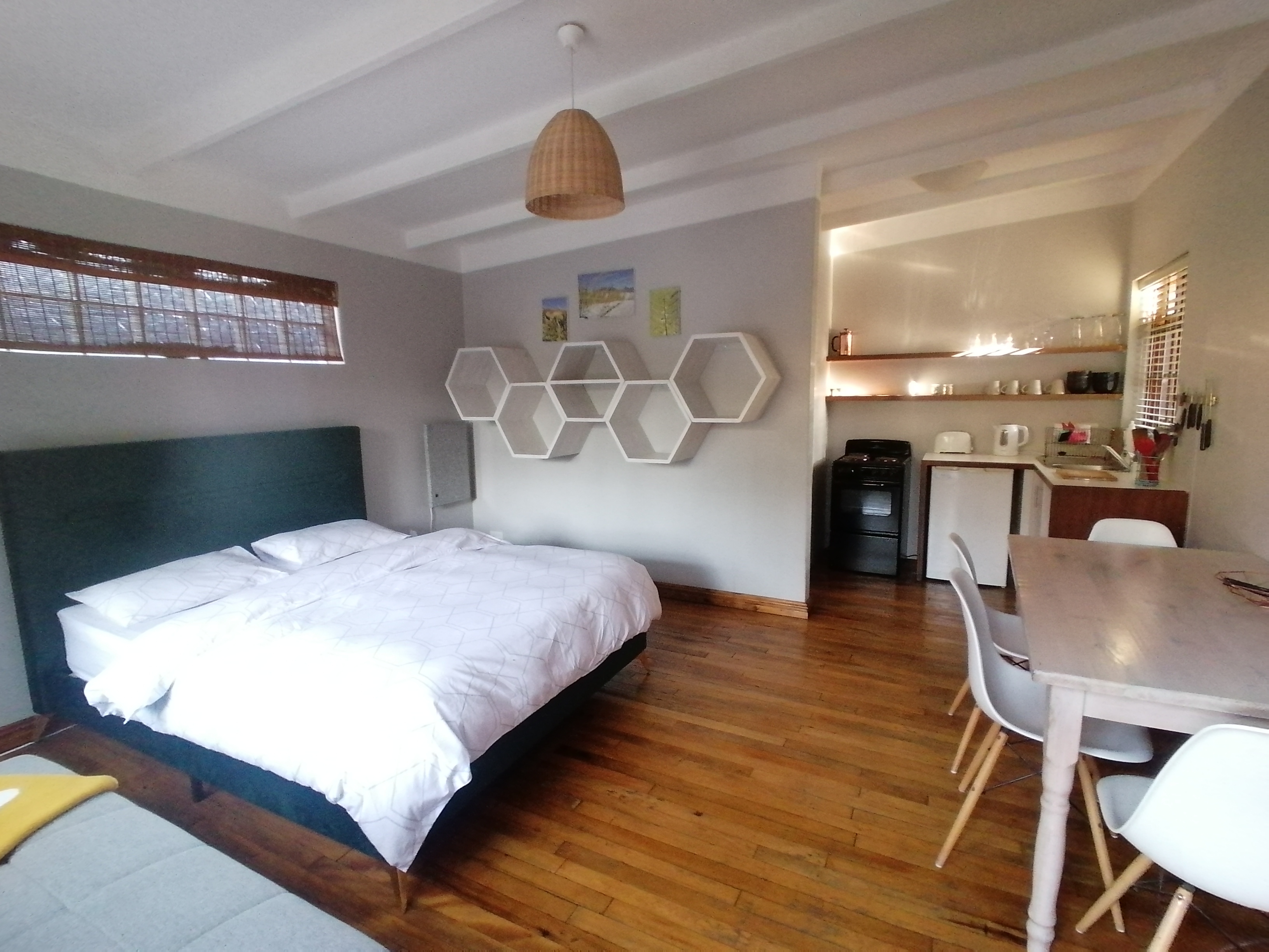 Tastefully furnished apartment near Lagoon Beach in Ward 55, Cape Town