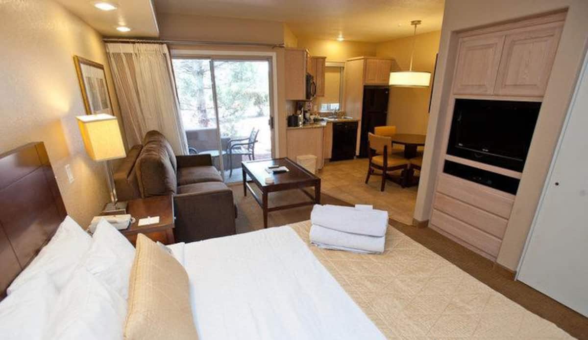 Elegant Studio Suite at Sedona Summit Resort Apartments for Rent in