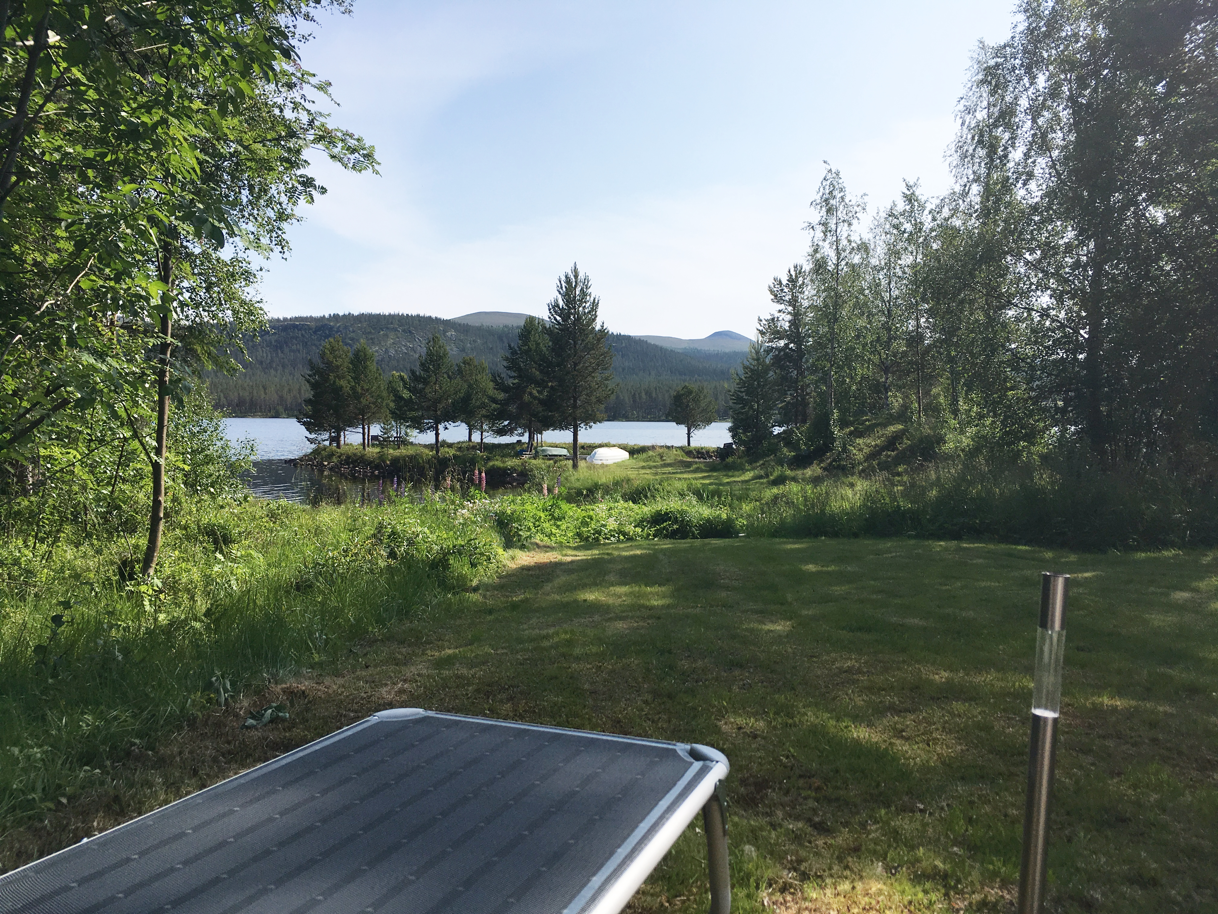 Tält vid vattnet och fjäll. Tillgång till lägenhet Tält Tält vid vattnet och fjäll. Tillgång till lägenhet Tält