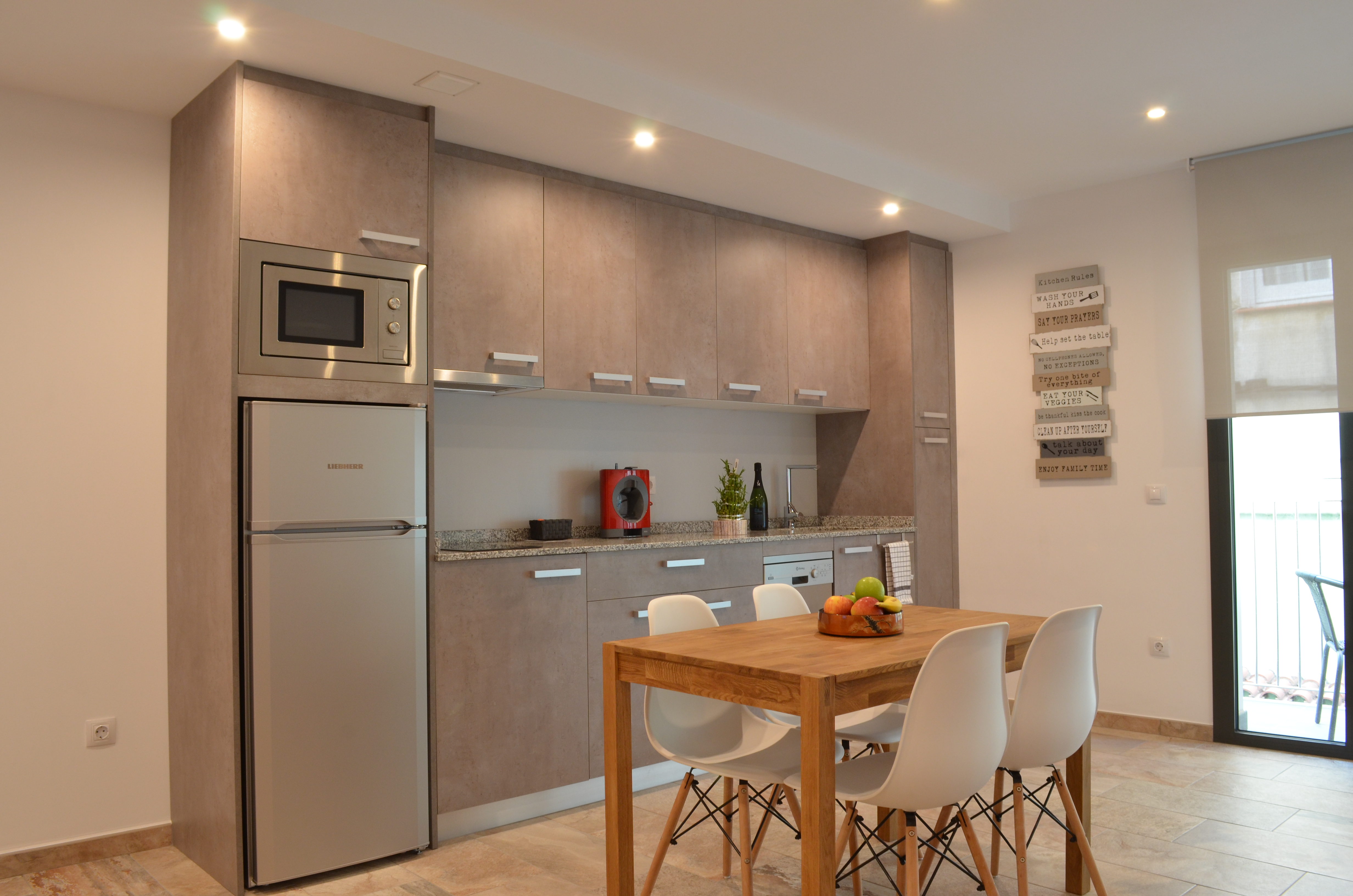 1.2 - NEW in downtown ROSES with WI-FI/AC at 60m MAR