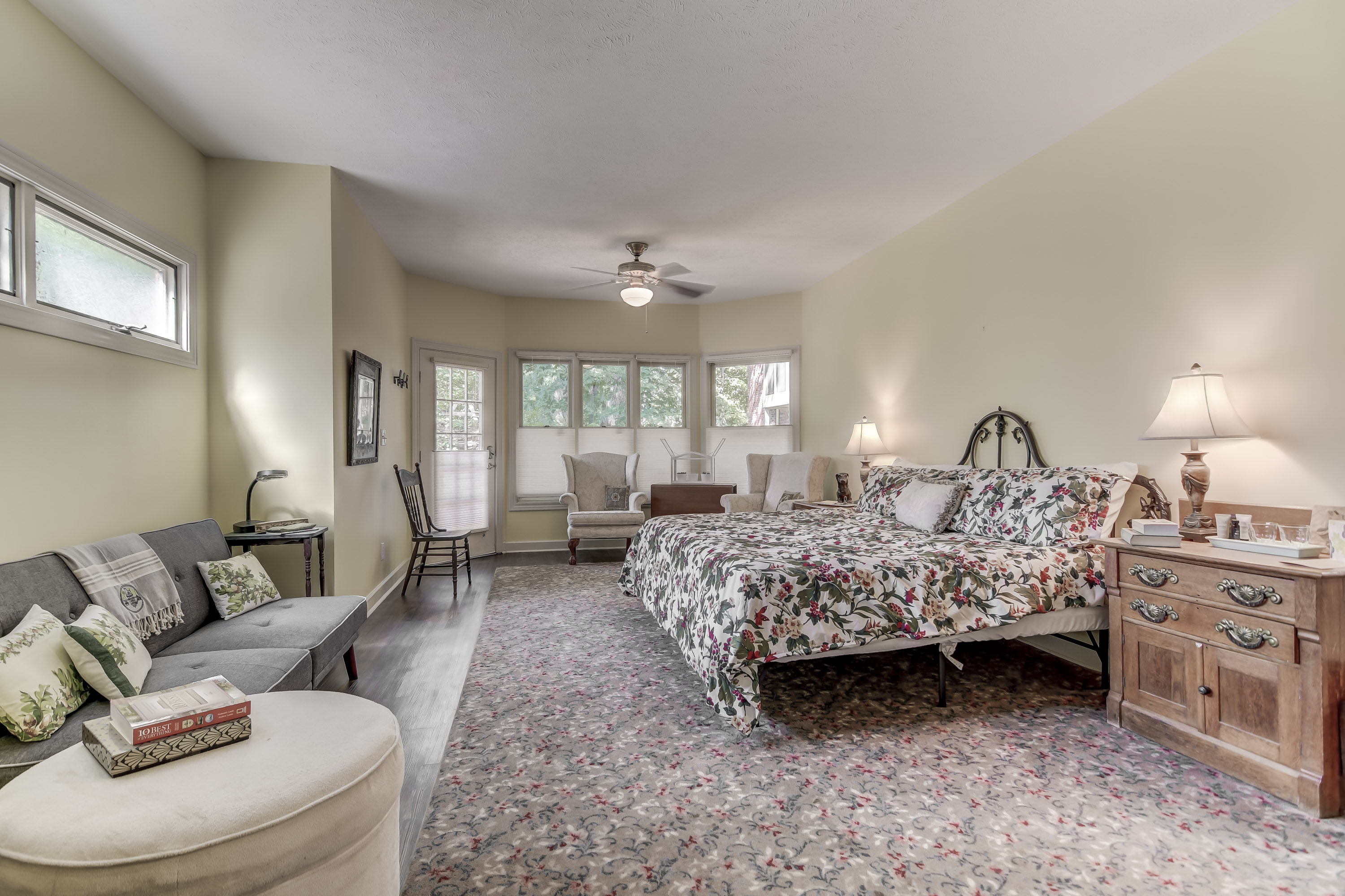 Oak Room Three Pines Petersburg Houses for Rent in Petersburg