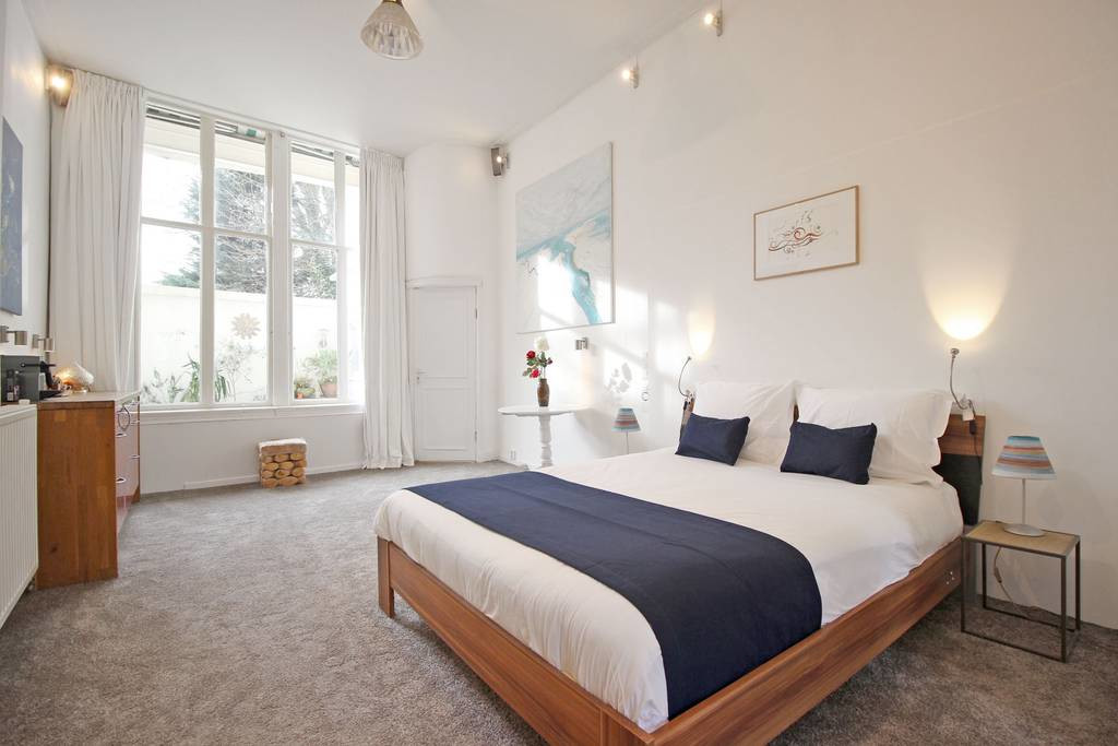 Exclusive canal apartment at a romantic Brouwersgracht — Amsterdam stay